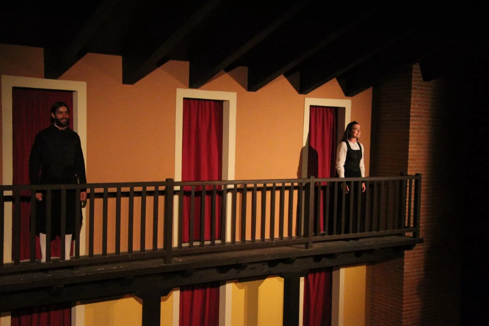 “El perro del Hortelano” en el Corral de Comedias de Robres. Foto Carlos Neofato