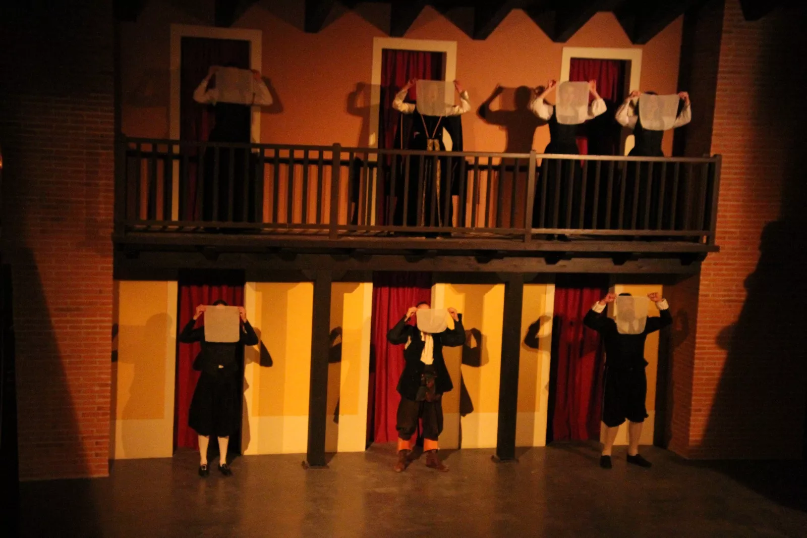 “El perro del Hortelano” en el Corral de Comedias de Robres. Foto Carlos Neofato