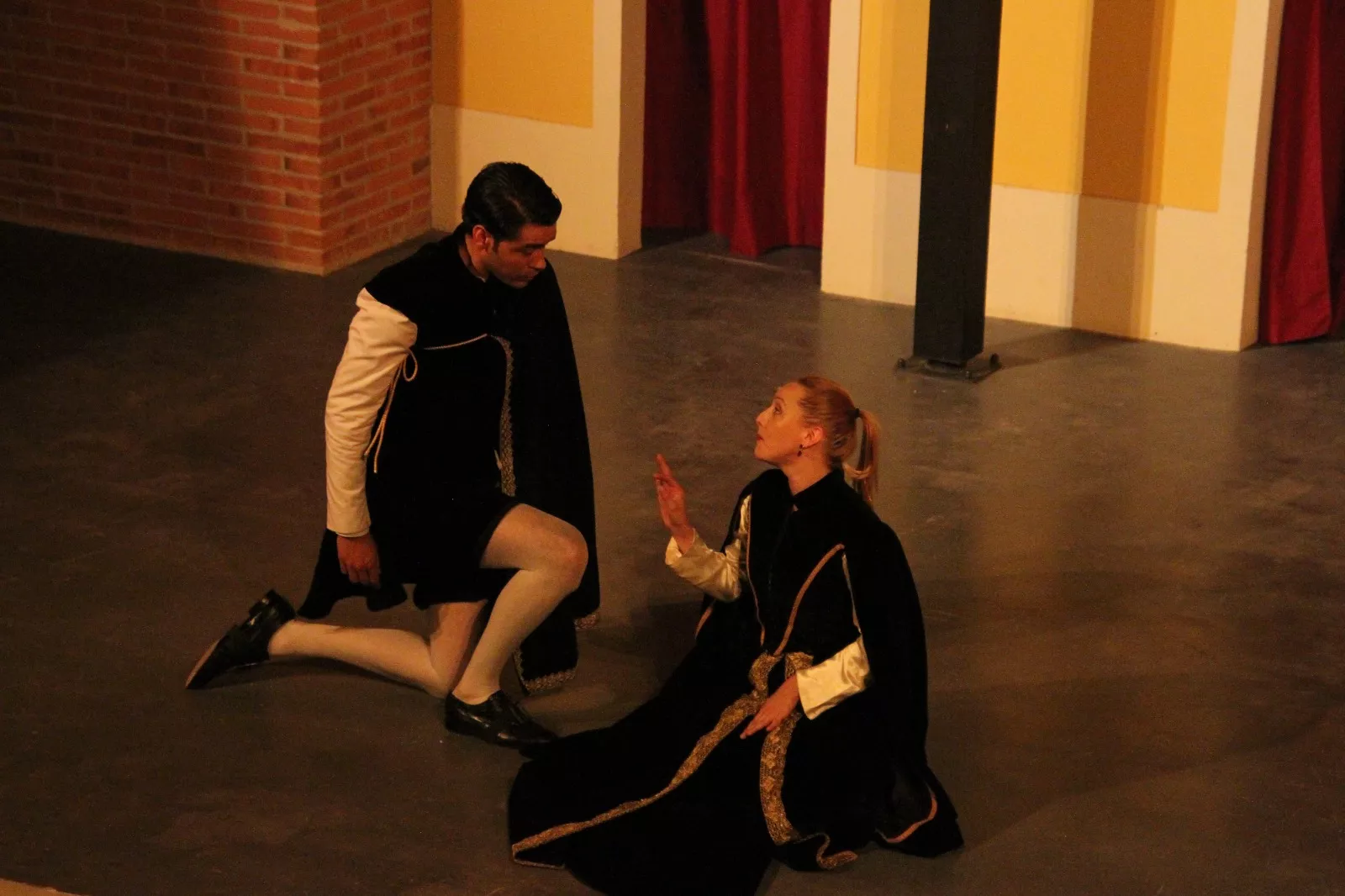 “El perro del Hortelano” en el Corral de Comedias de Robres. Foto Carlos Neofato