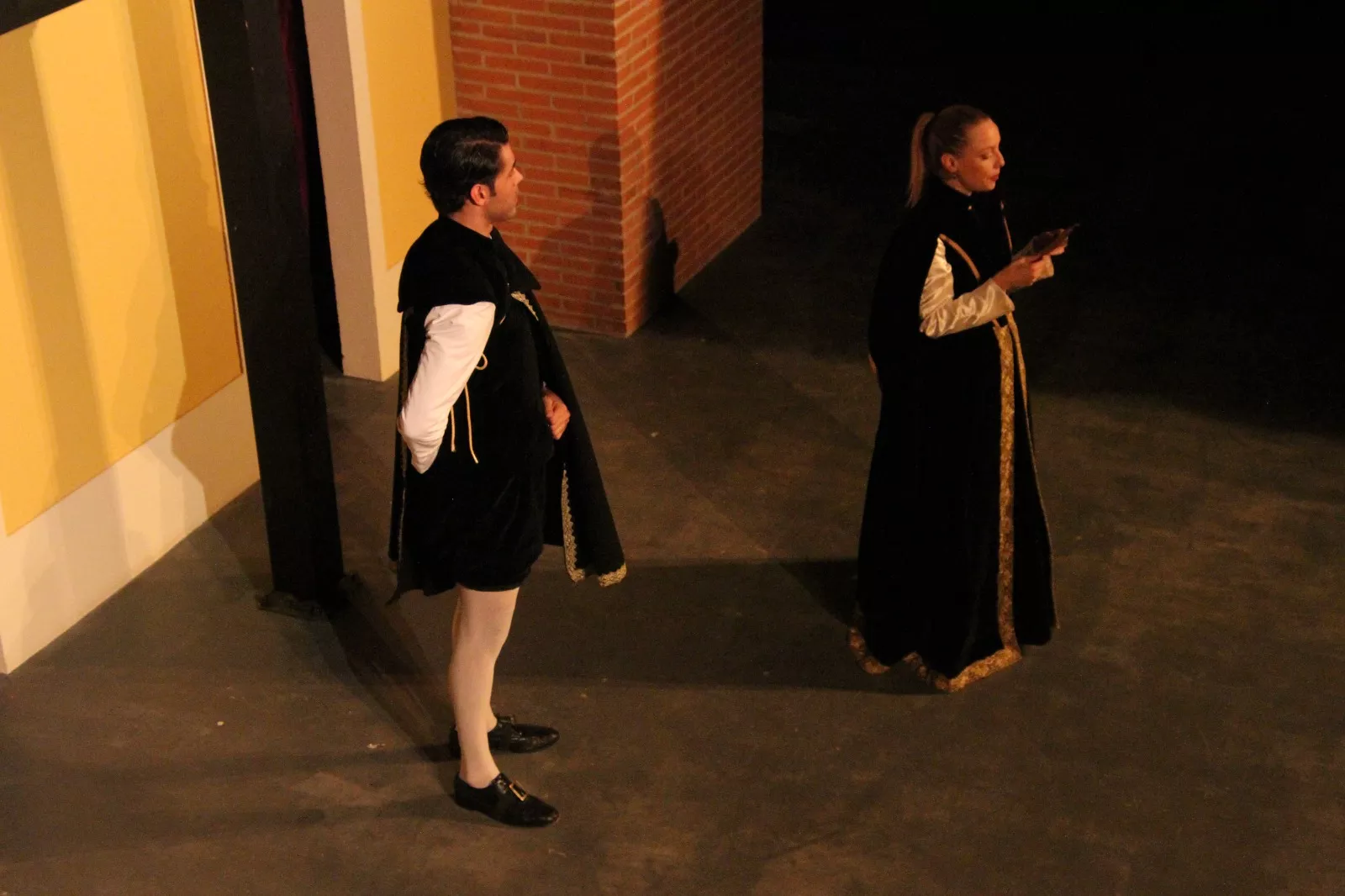 “El perro del Hortelano” en el Corral de Comedias de Robres. Foto Carlos Neofato