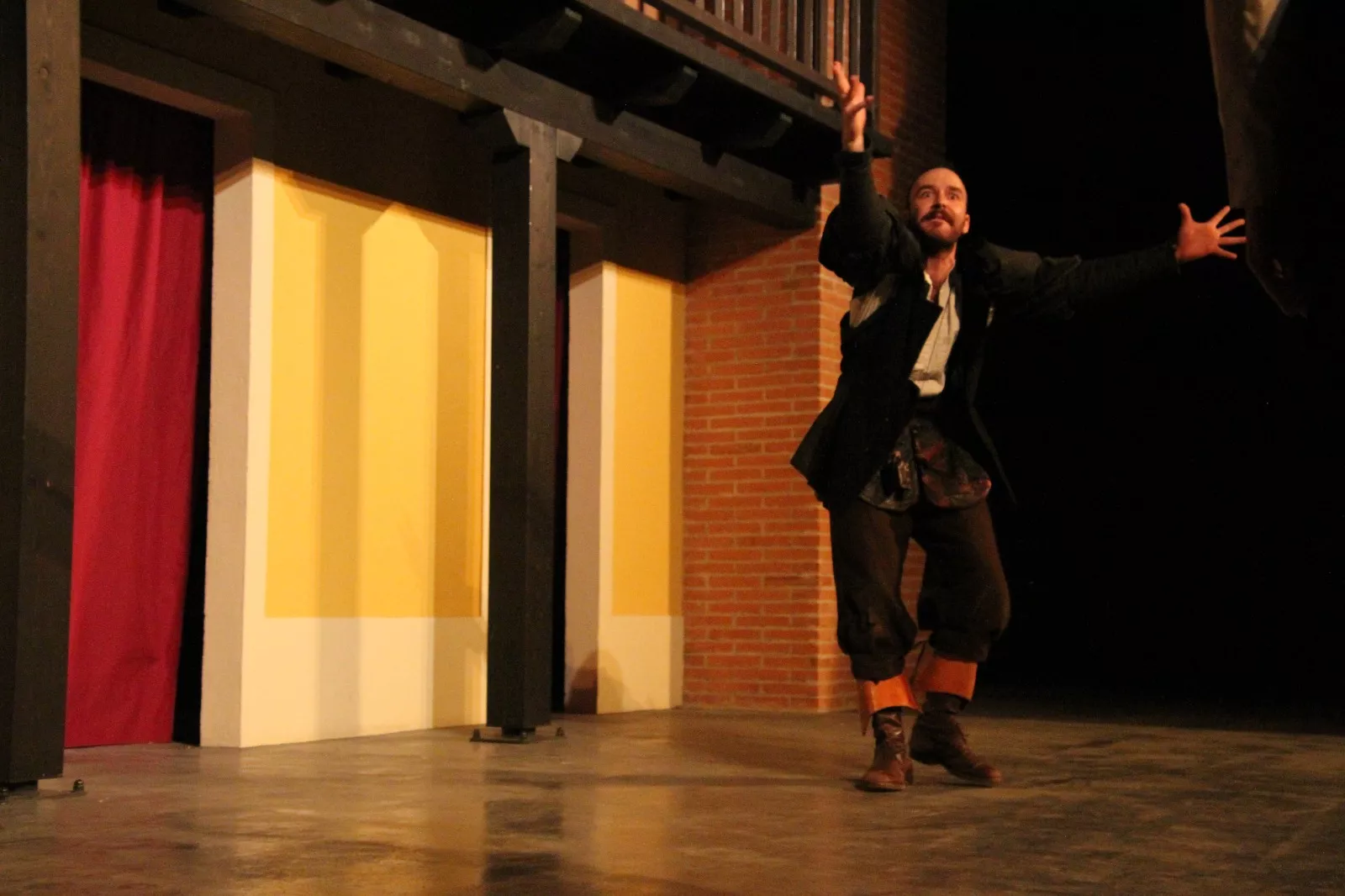“El perro del Hortelano” en el Corral de Comedias de Robres. Foto Carlos Neofato
