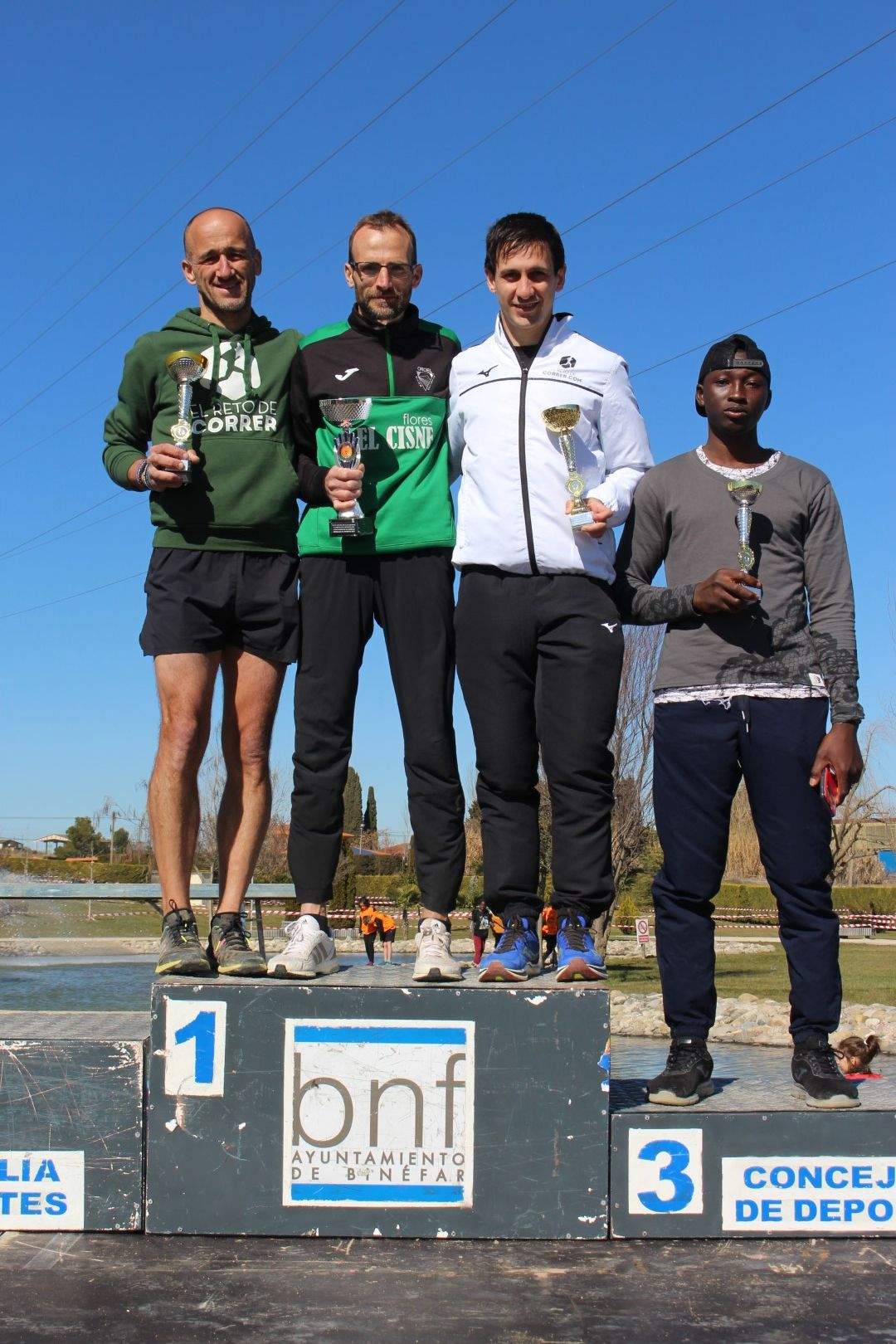 Imágenes del Cross de Binéfar. Podio absoluta masculina