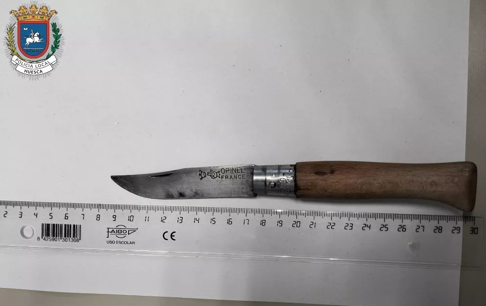 Navaja que portaba uno de los conductores detenidos.