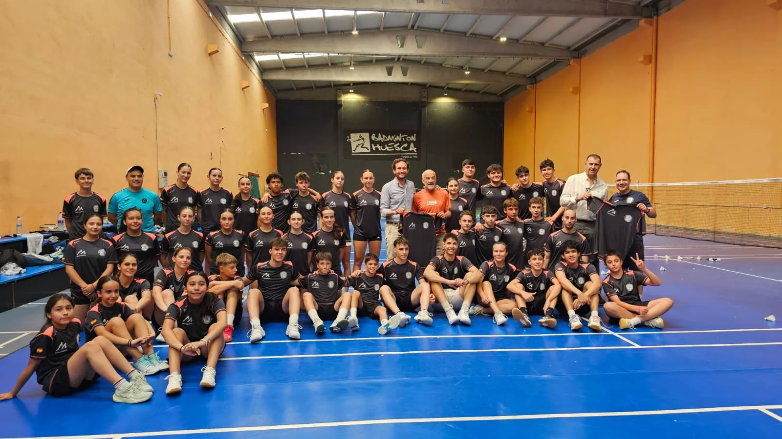 La DPH apoya el impulso al deporte base del Bádminton Huesca