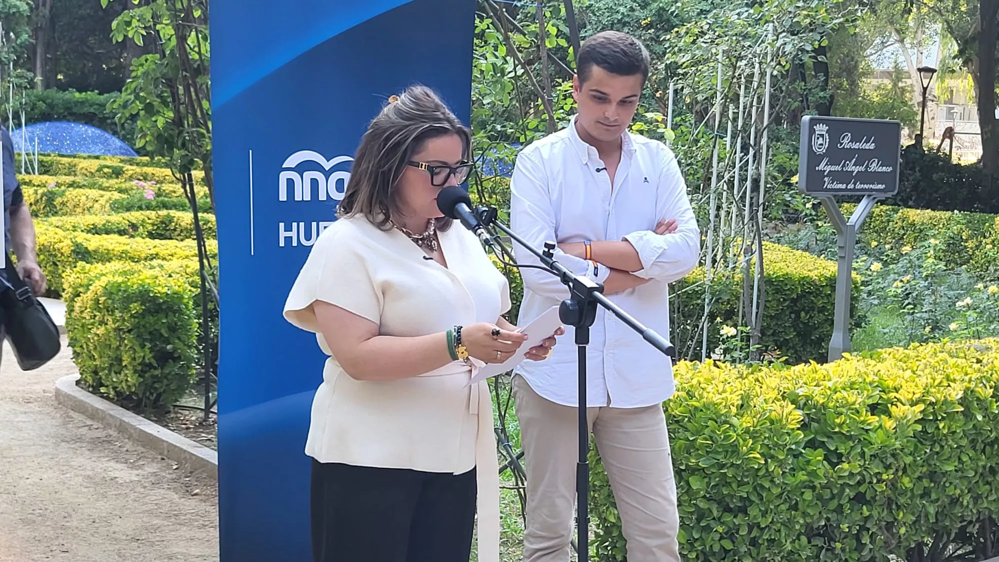 Homenaje a Miguel Ángel Blanco en la Rosaleda del Parque Miguel Servet de Huesca
