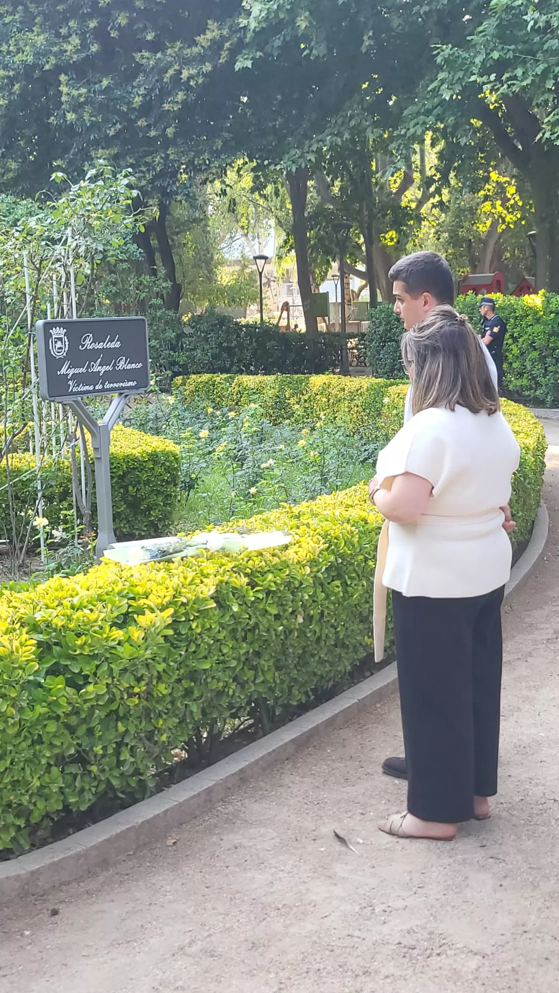 Homenaje a Miguel Ángel Blanco en la Rosaleda del Parque Miguel Servet de Huesca