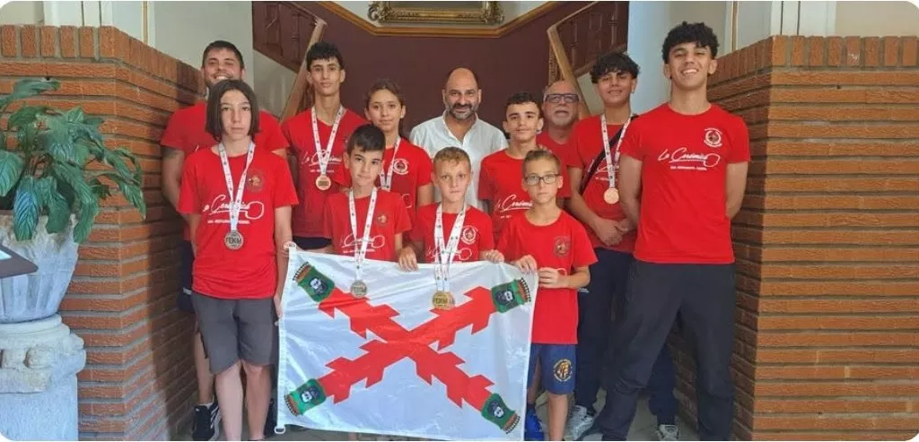 El Ayuntamiento de Barbastro recibe a la Escuela Kickboxing tras los éxitos cosechados