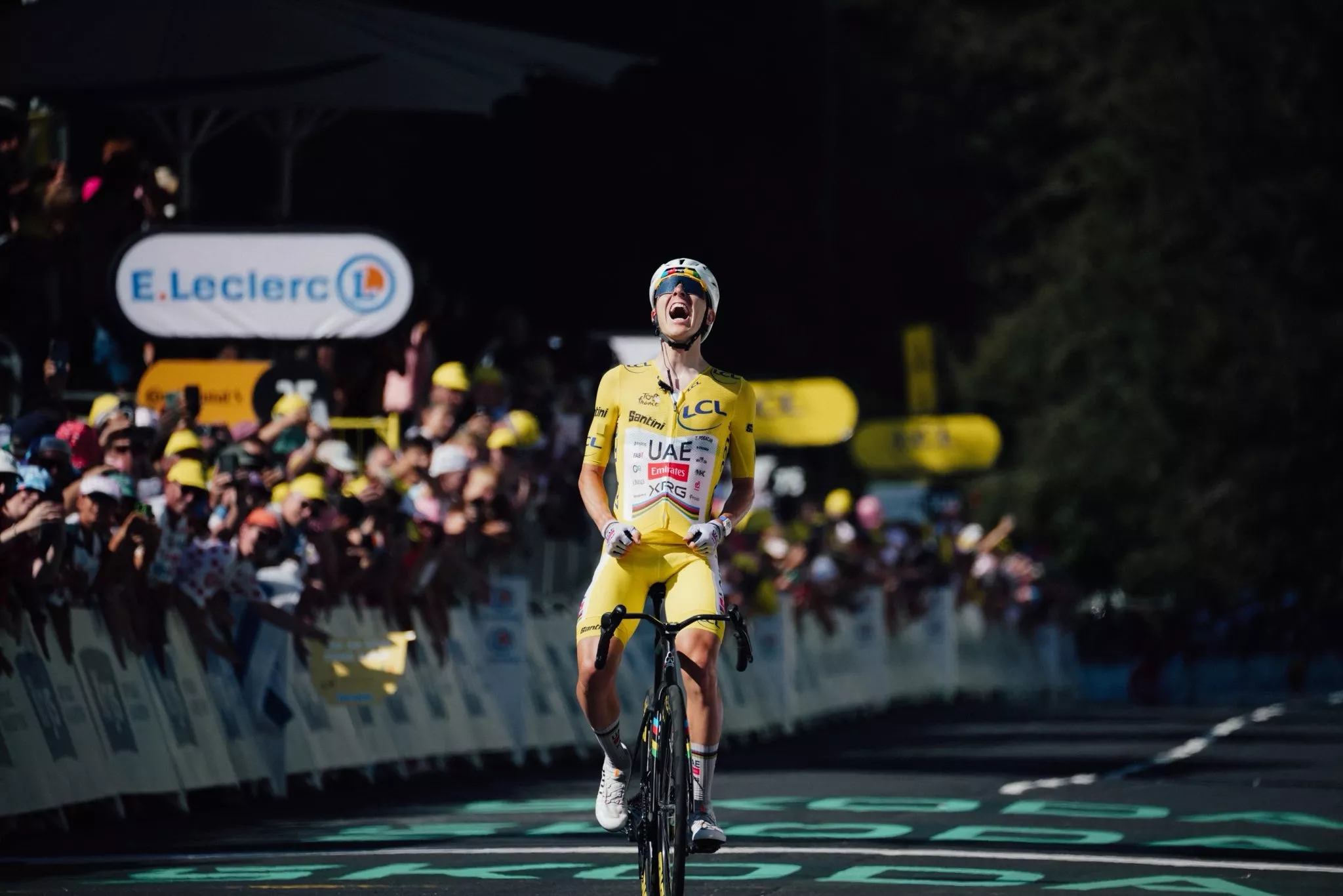 Pogacar celebra la victoria de etapa de este martes en el Tour de Francia. Foto: X @LeTour