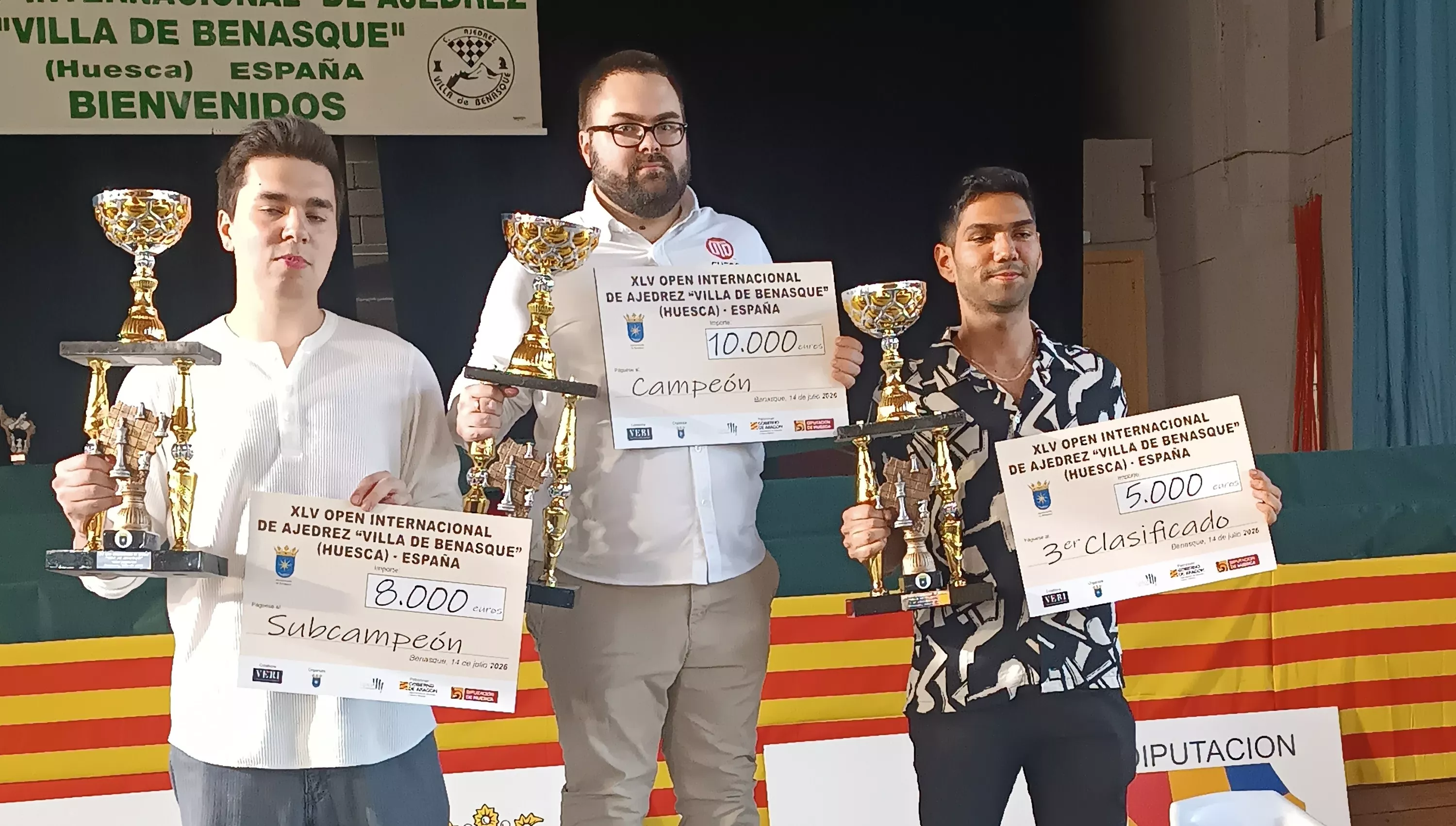 Foto del pódium en Benasque con los tres primeros clasificados del 45º Open Internacional Villa de Benasque.