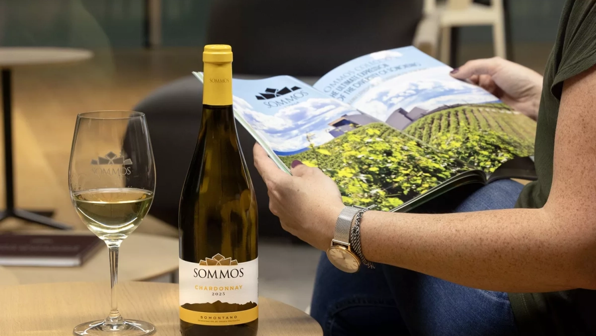 Sommos Chardonnay 2025 y Colección Syrah 2021, Oros de ley concurso ‘VinoVarietal’ organizado por Verema