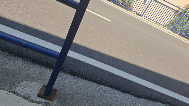 Escalón que supone toda una barrera Escalón que supone toda una barrera