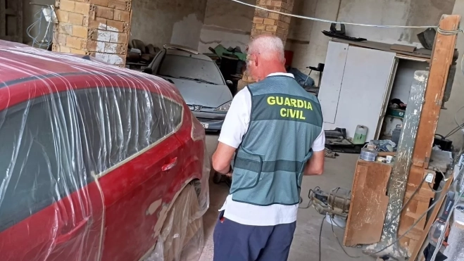 Un guardia en uno de los talleres Un guardia en uno de los talleres