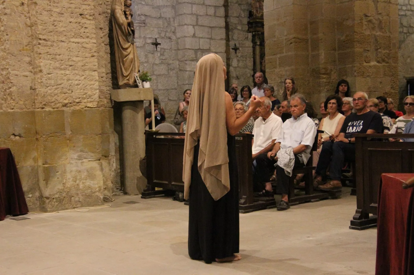 Deleites Diversos interpretando 'El gran teatro del mundo' en San Pedro el Viejo. Foto Carlos Neofato