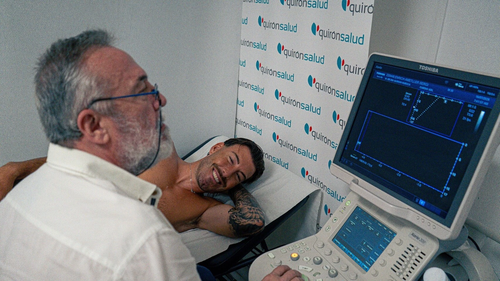 Sergi Enrich pasa el reconocimiento médico en la Clínica Quirón. Foto: SD Huesca