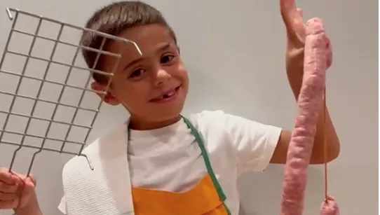 Rodrigo Cereza Lanau, primer Tastador Infantil de la Longaniza de Graus