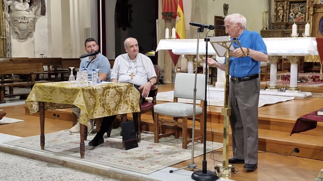 José María Alagón, el Padre Pedro y Antonio López en la presentación de la Audioguía en Almudévar José María Alagón, el Padre Pedro y Antonio López en la presentación de la Audioguía en Almudévar