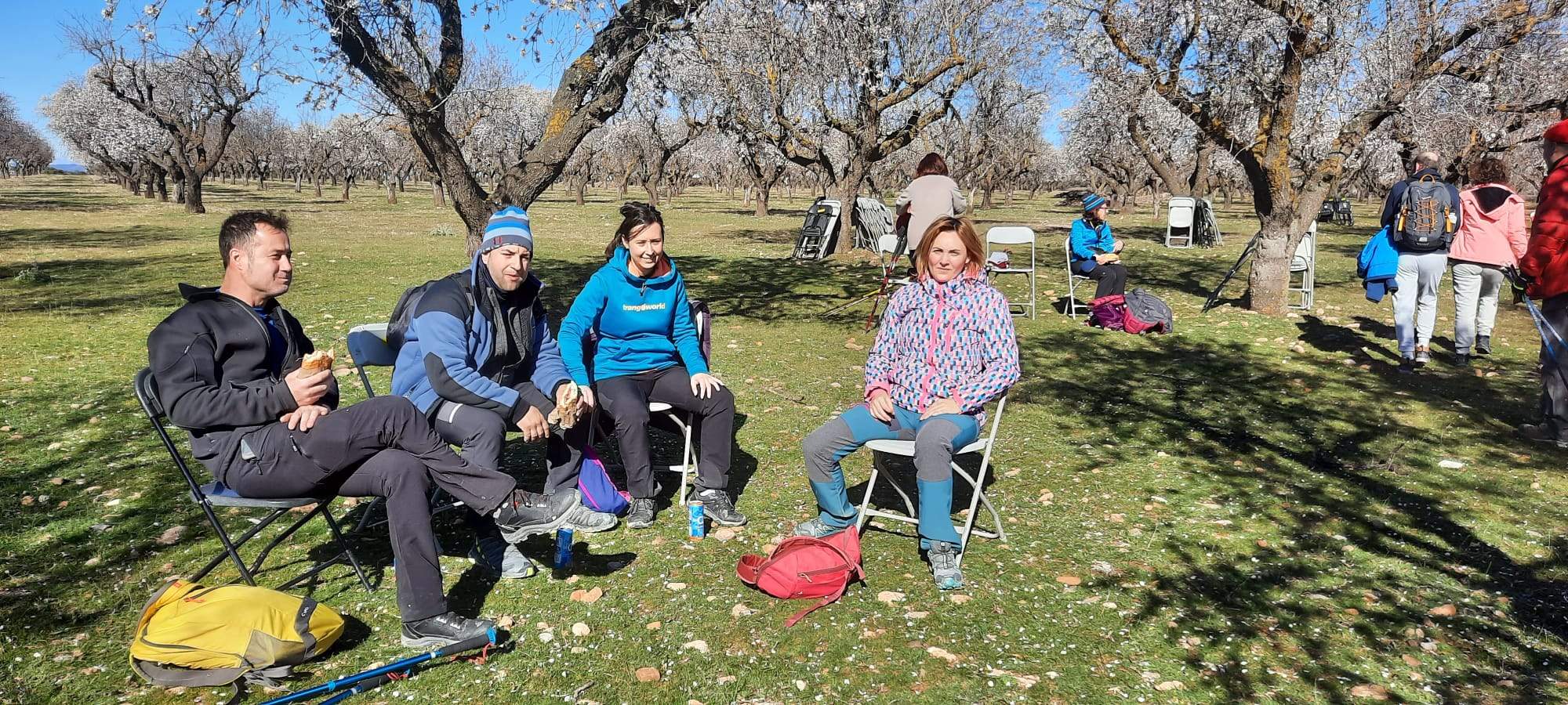 Caminata en la flor del almendro de Ayerbe