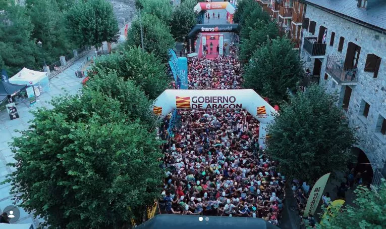 Ambientazo en la salida de la Vuelta a Cerler