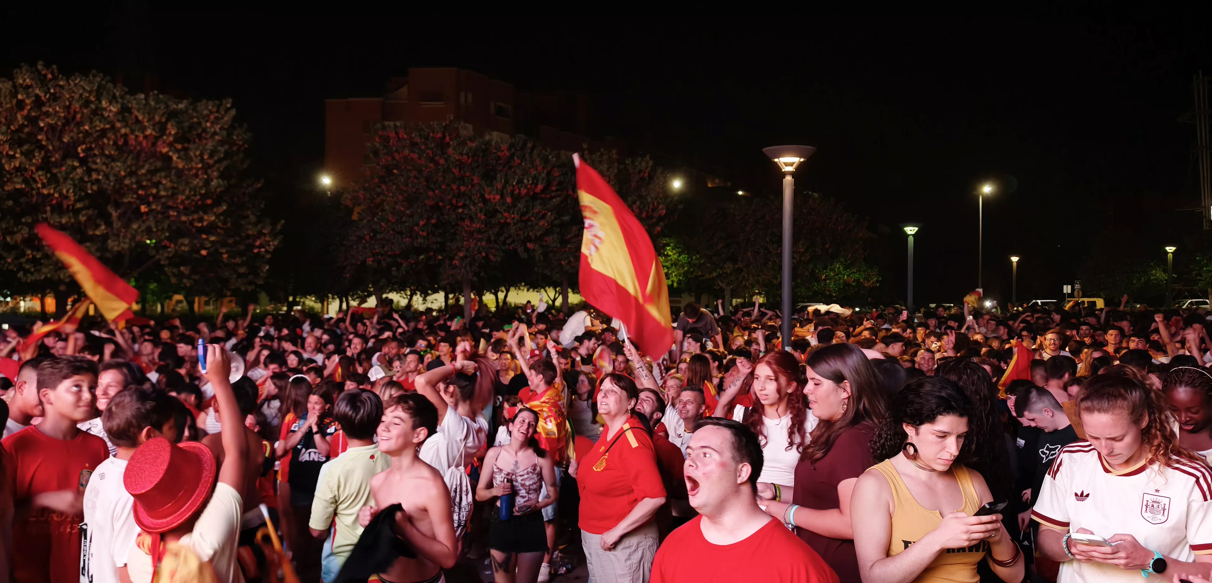 Animación en Huesca a la Selección Española en la final del Mundial. Foto María José Sampietro