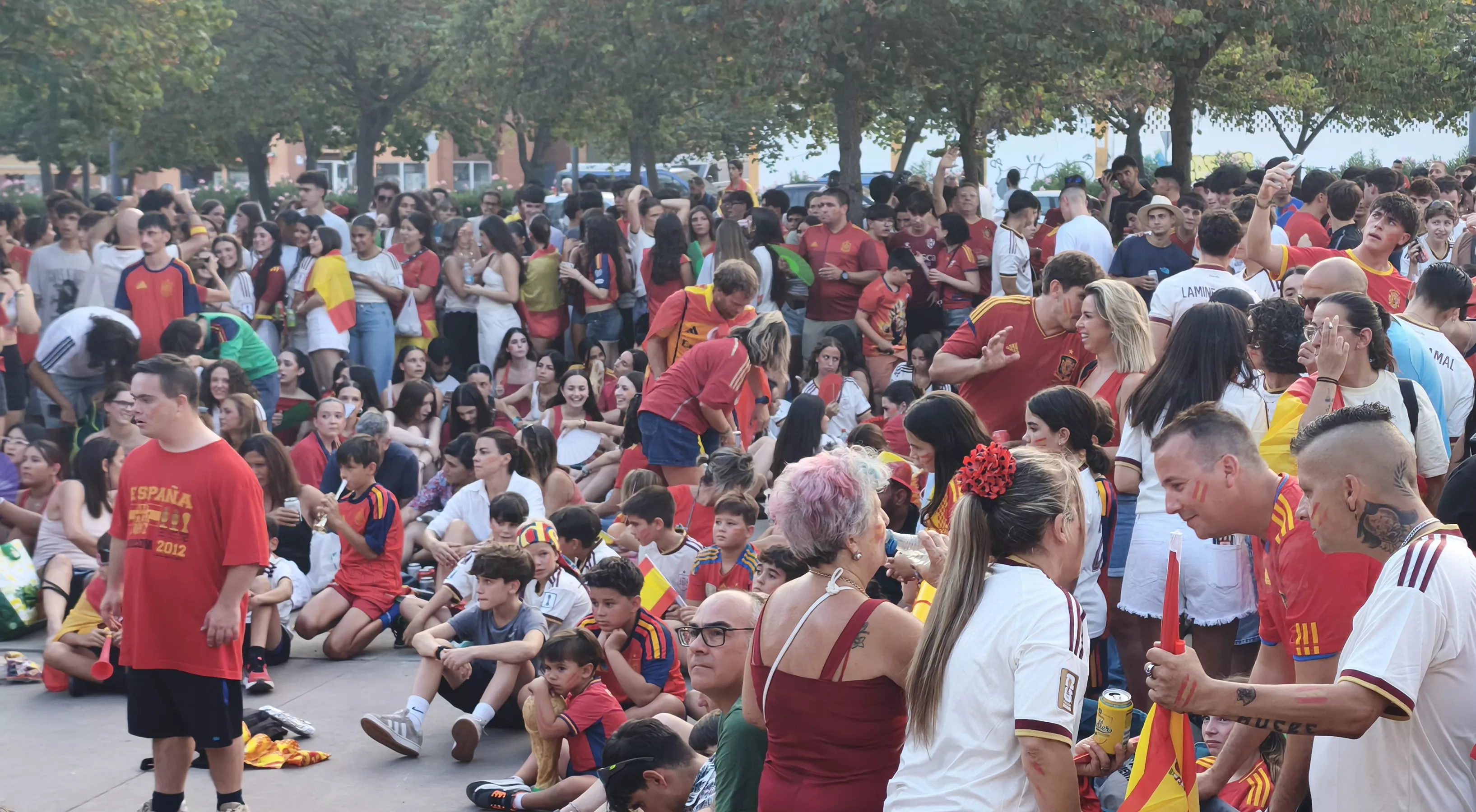 Animación en Huesca a la Selección Española en la final del Mundial. Foto María José Sampietro