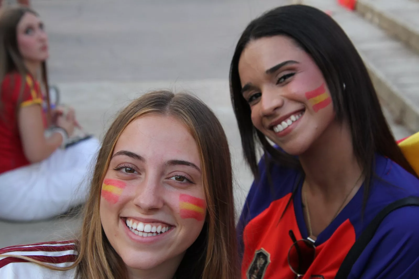 Oscenses animando a la Selección Española en la final del Mundial de Fútbol 2026. Foto Carlos Neofato