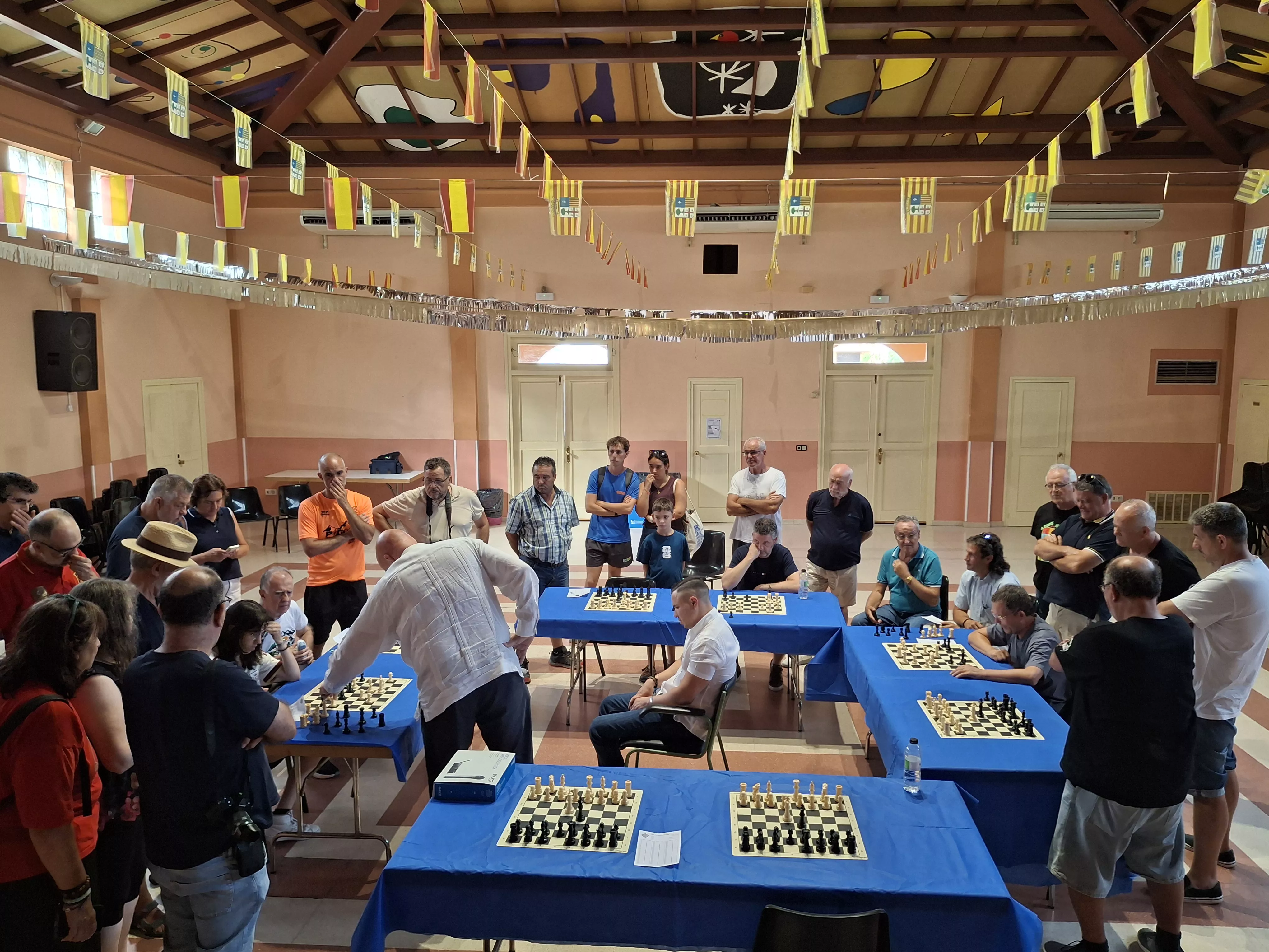 Aspecto de la sala en las simultáneas. Aspecto de la sala en las simultáneas.
