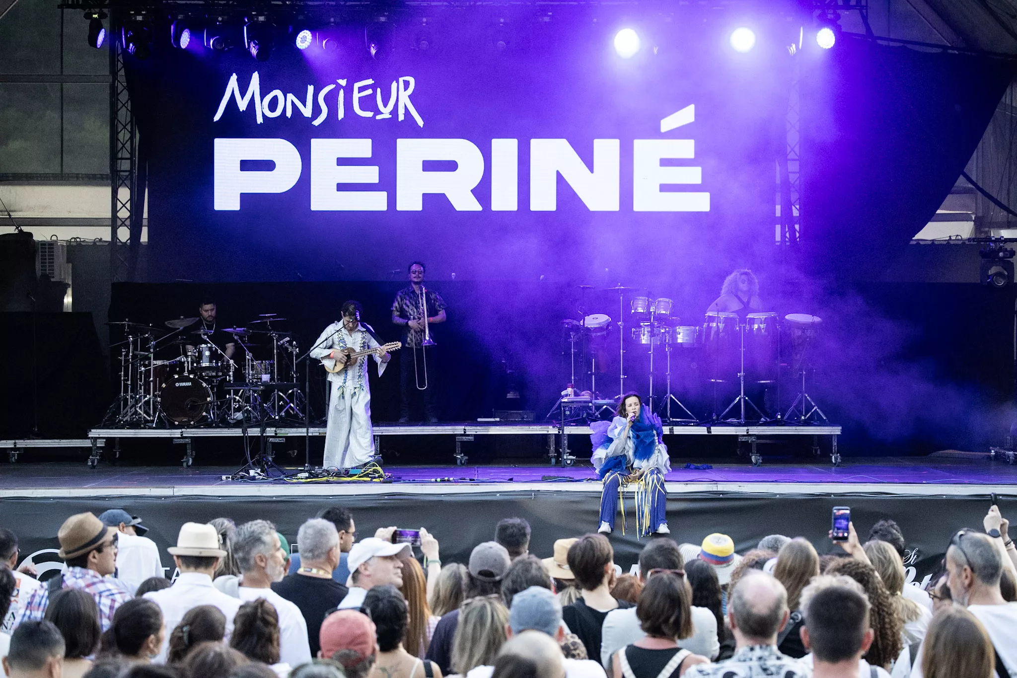 Rubén Blades, Monsieur Periné y Melanie Santiler en Pirineos Sur. Foto Lorenzo Charlez