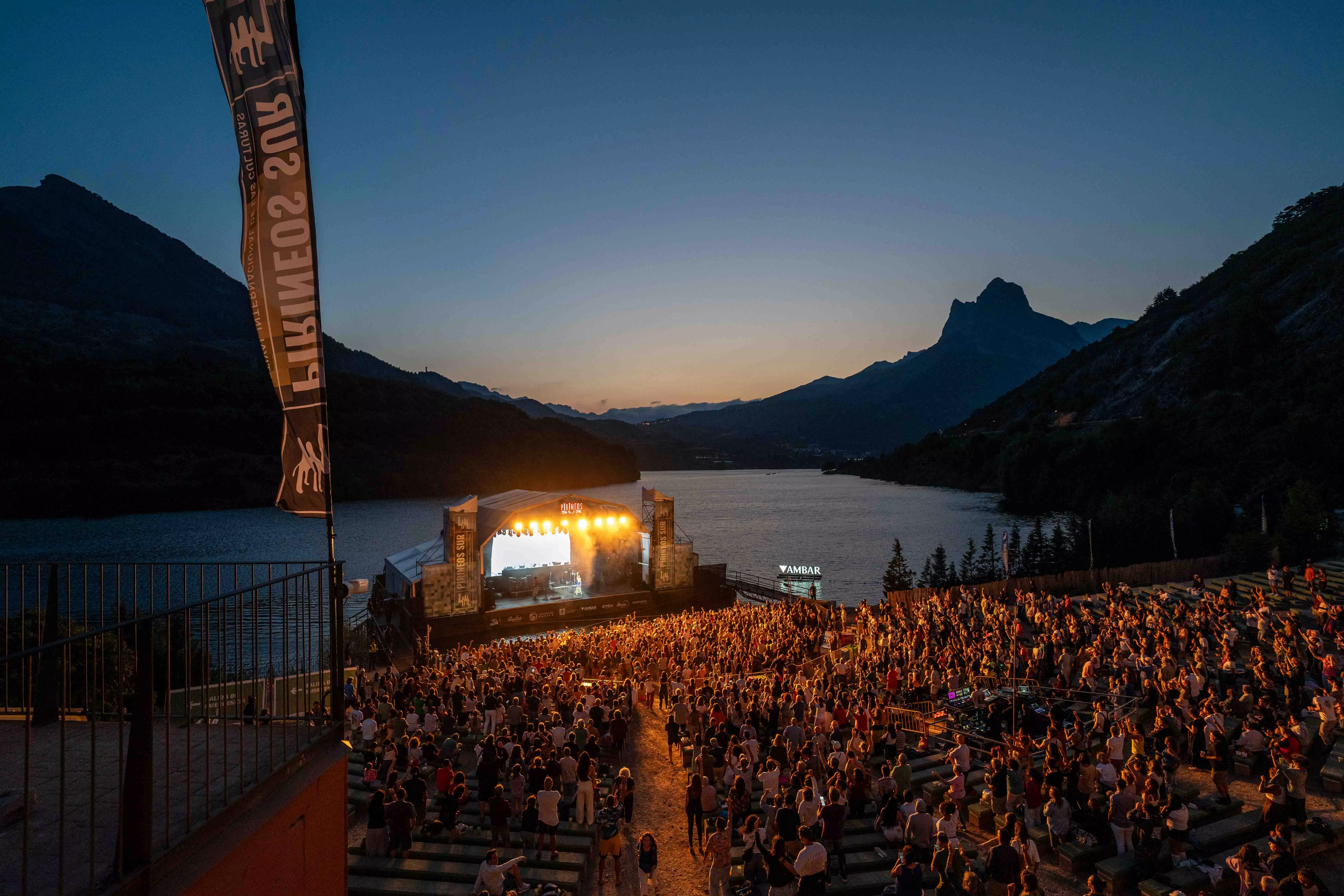Rubén Blades, Monsieur Periné y Melanie Santiler en Pirineos Sur. Foto Pilar Villuendas