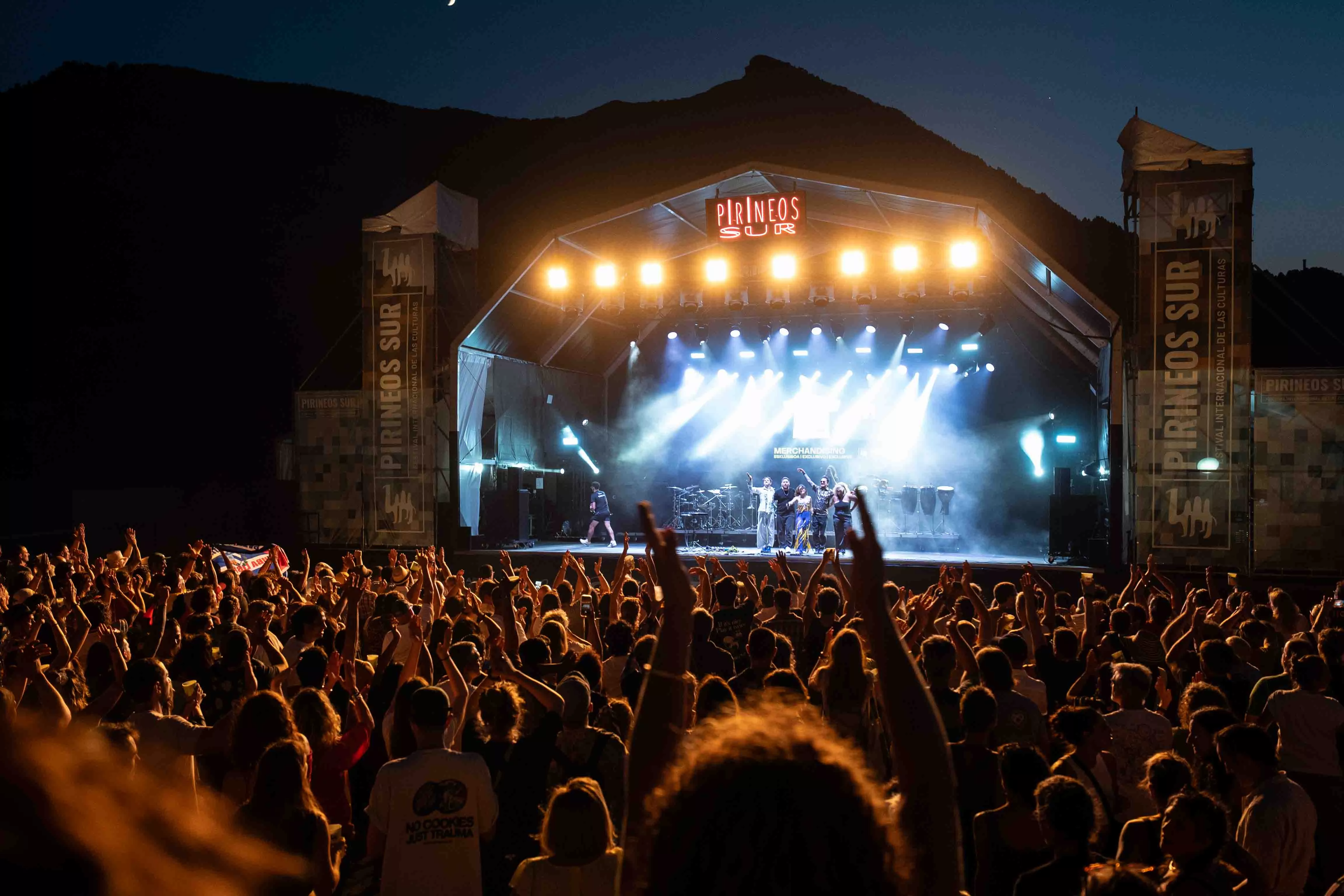 Rubén Blades, Monsieur Periné y Melanie Santiler en Pirineos Sur. Foto Pilar Villuendas