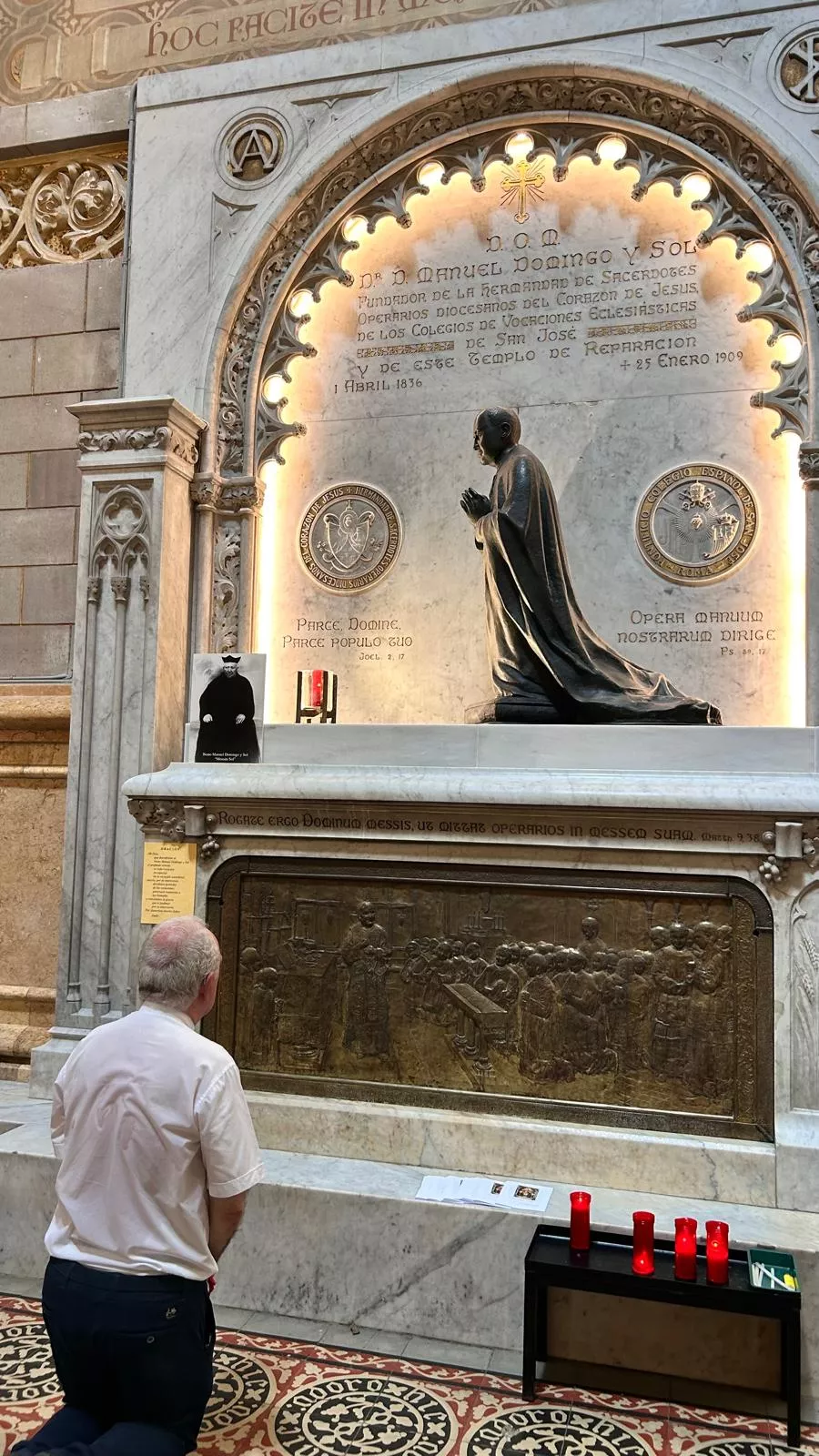 Monseñor Ángel Pérez Pueyo en el templo de la Reparación en Tortosa