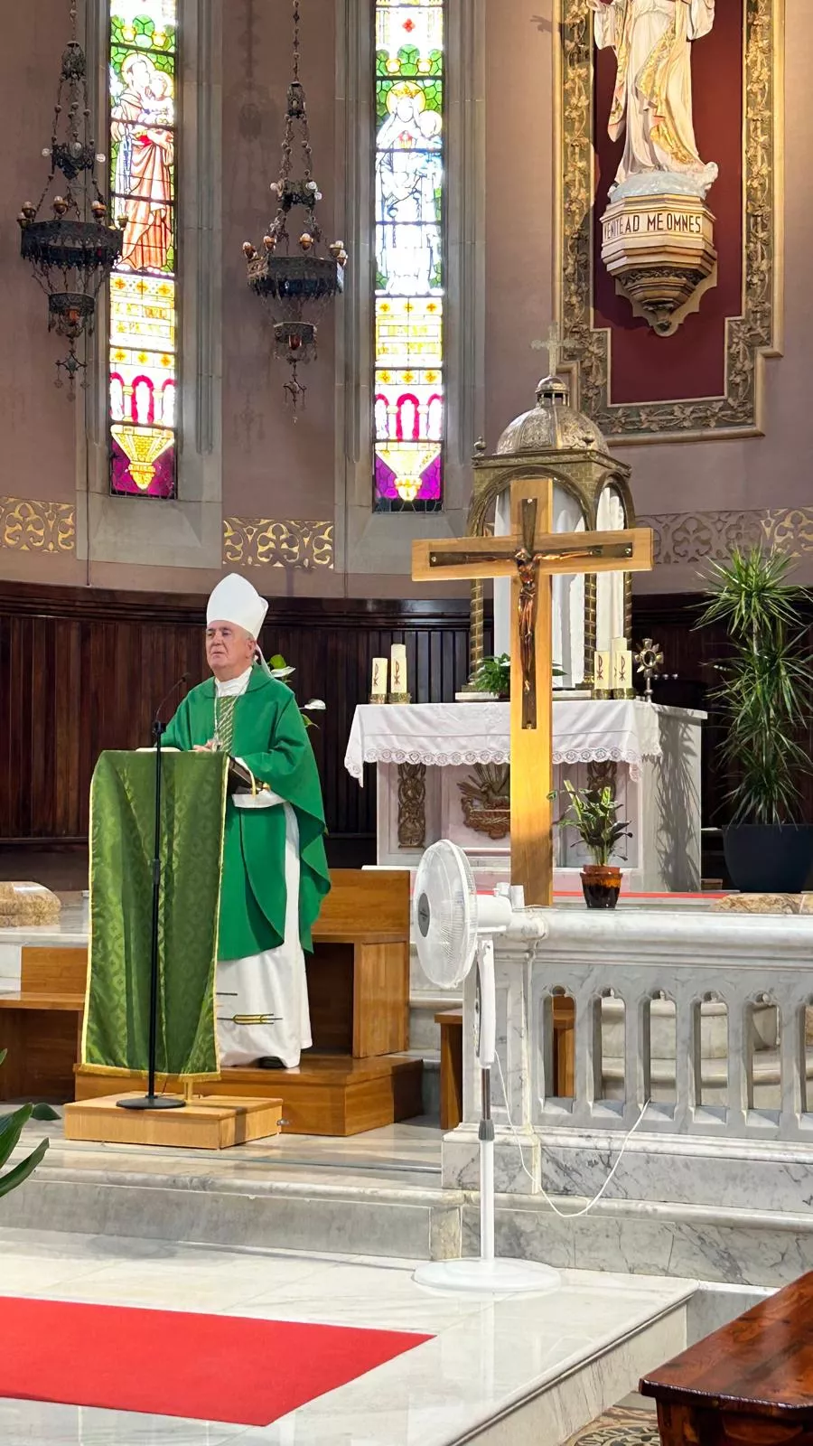 Monseñor Ángel Pérez Pueyo en el templo de la Reparación en Tortosa