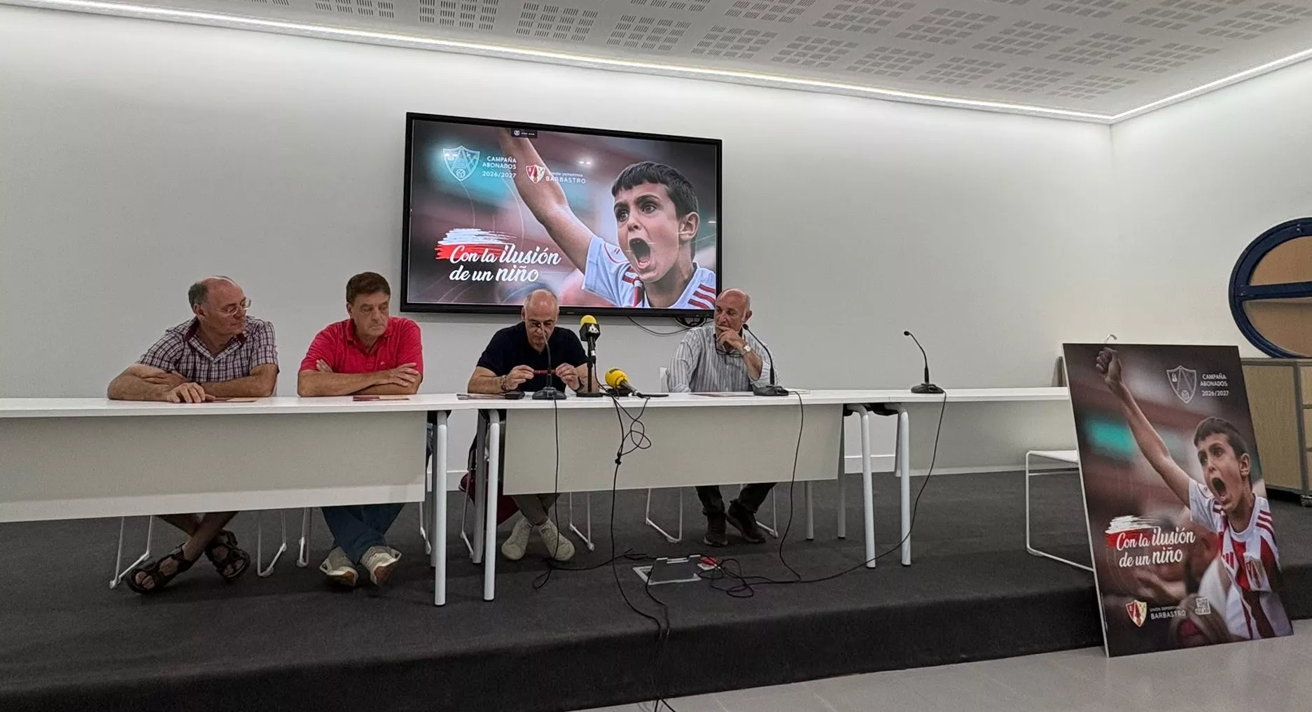 “Con la ilusión de un niño”: la campaña de abonados de la UD Barbastro