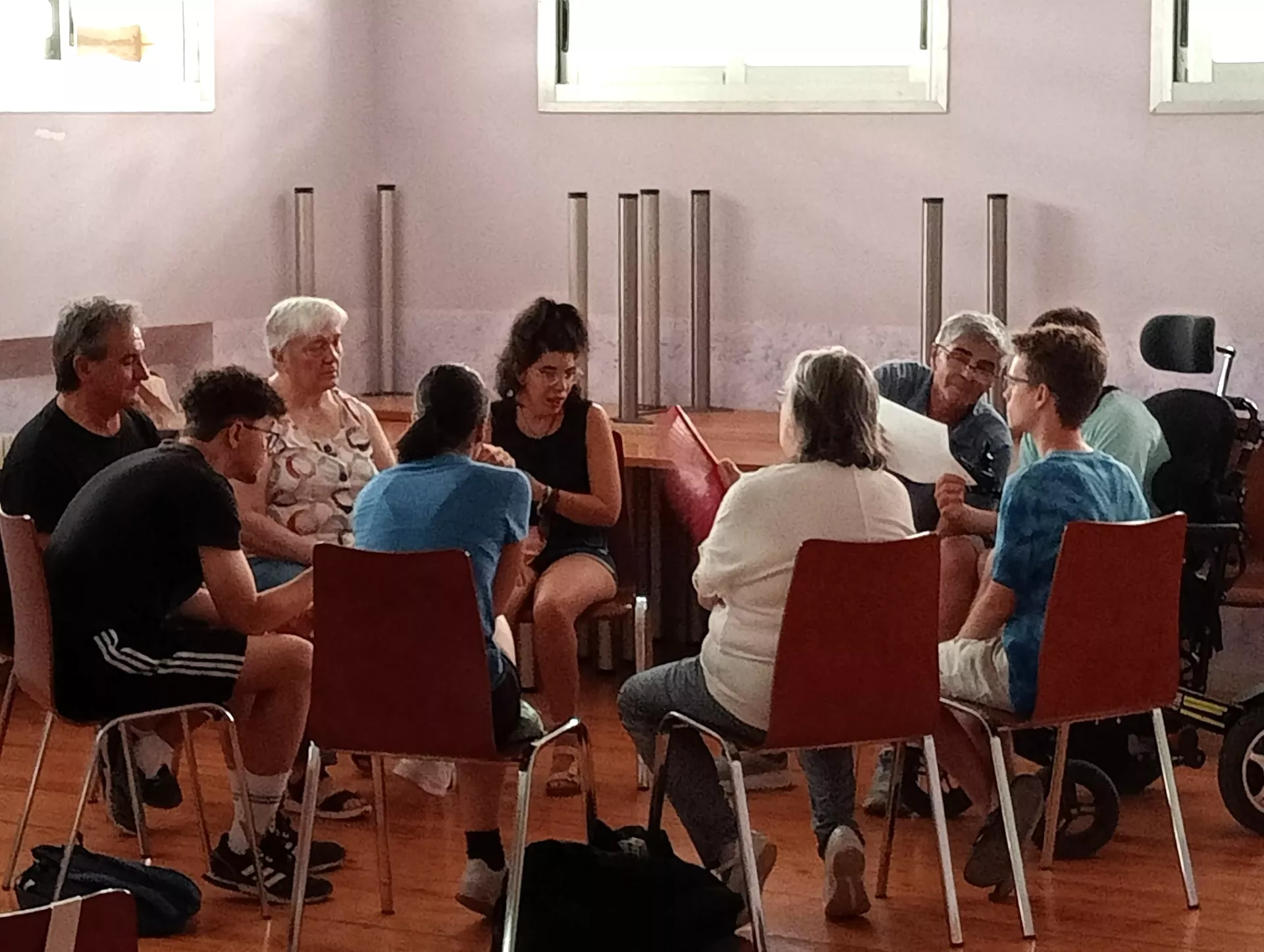 Reunión de participación juvenil y de la tercera edad