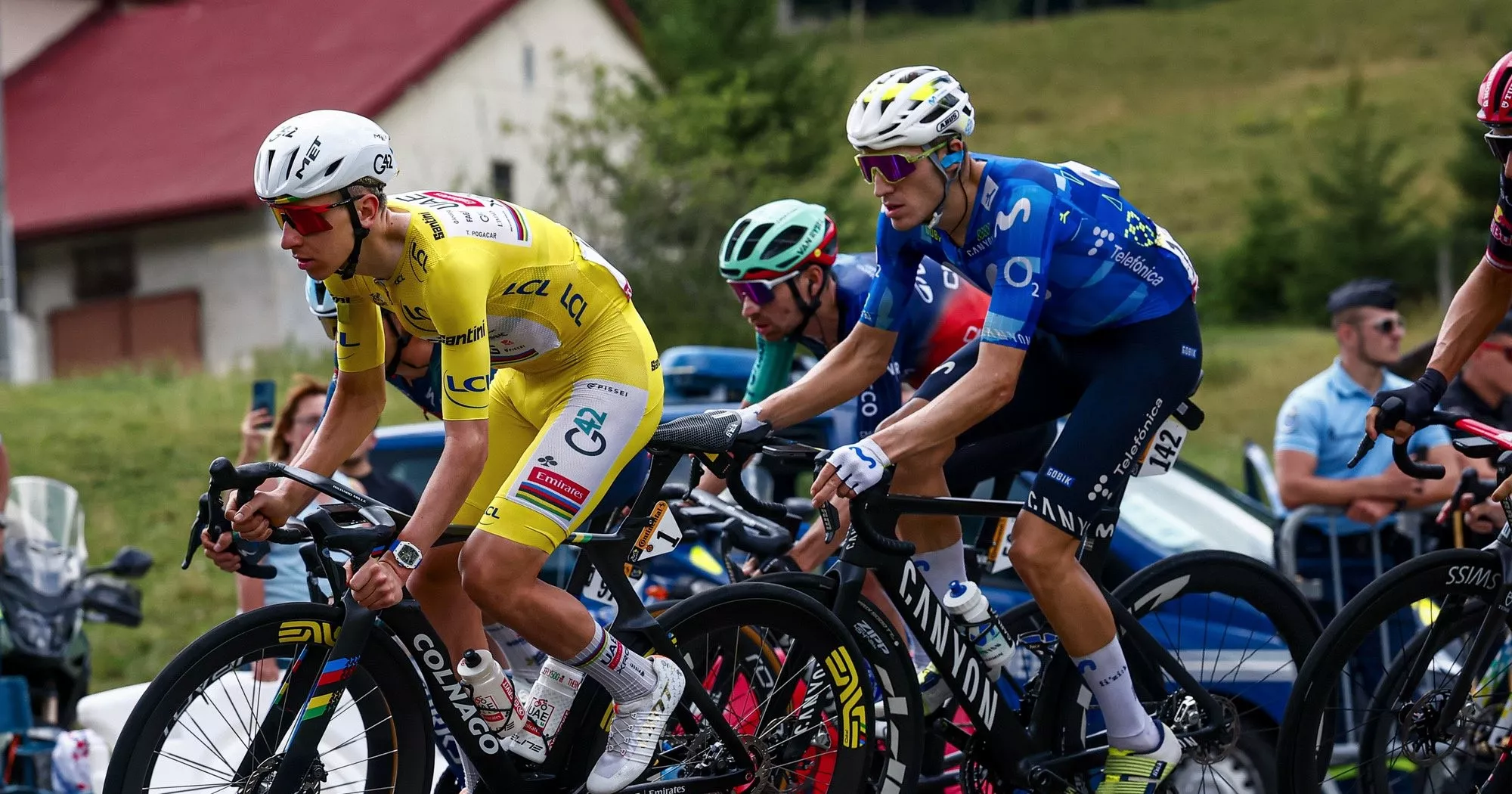 Castrillo, junto a Pogacar, en una etapa del este Tour de Francia. Foto: Movistar Team