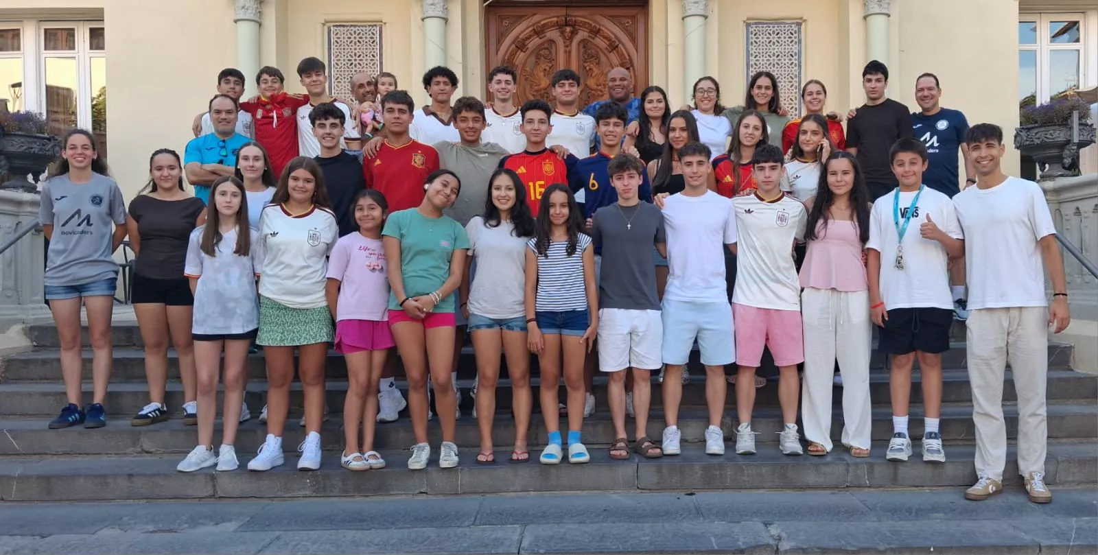 Participantes en el segundo turno del Campus del Badminton Huesca.