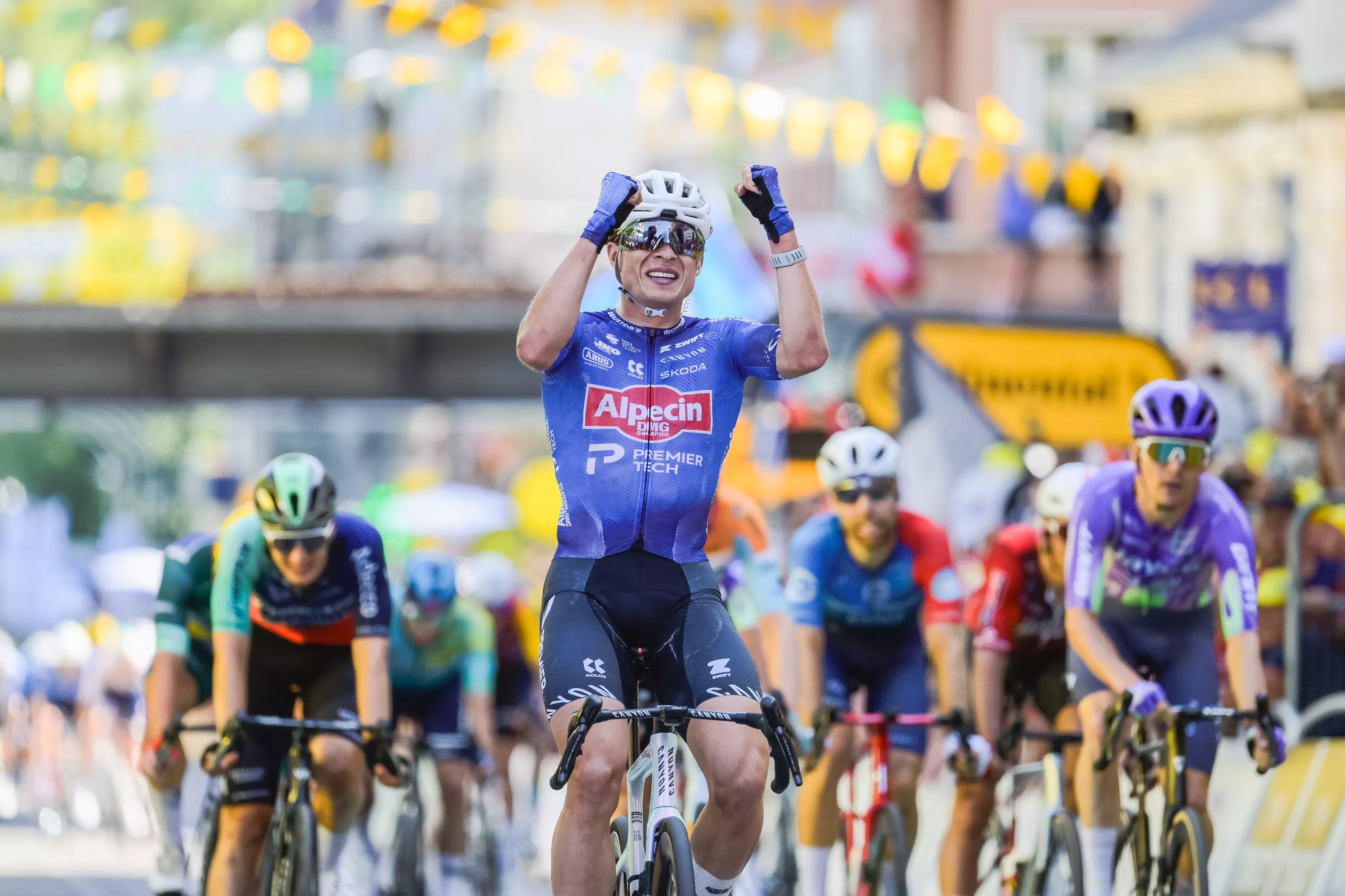 Philipsen celebra el triunfo de etapa en el Tour de Francia de este miércoles. Foto: X @LeTour