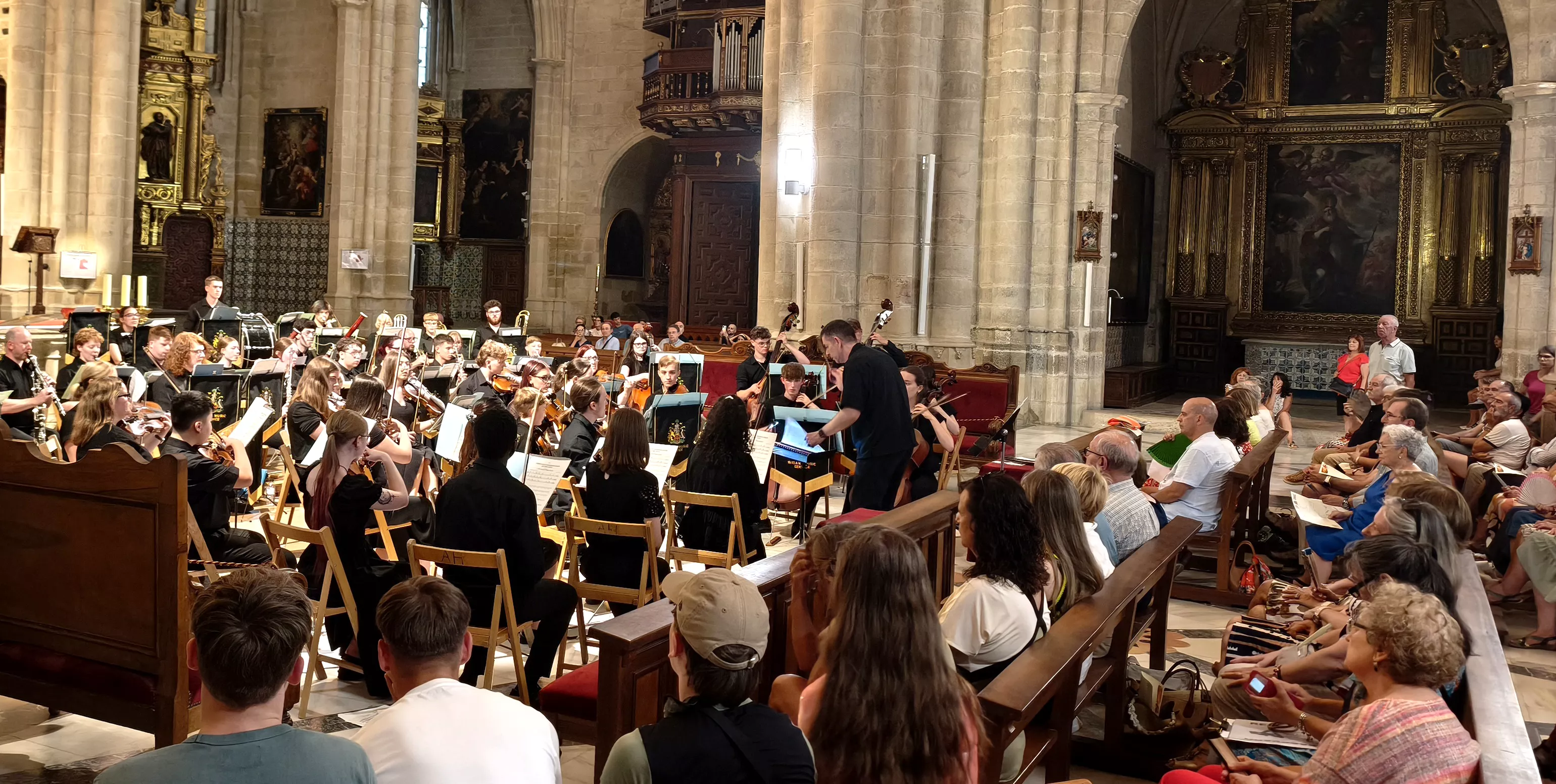 Concierto de la Joven Orquesta Sinfónica de Wigan en la Catedral de Huesca. Foto María José Sampietro