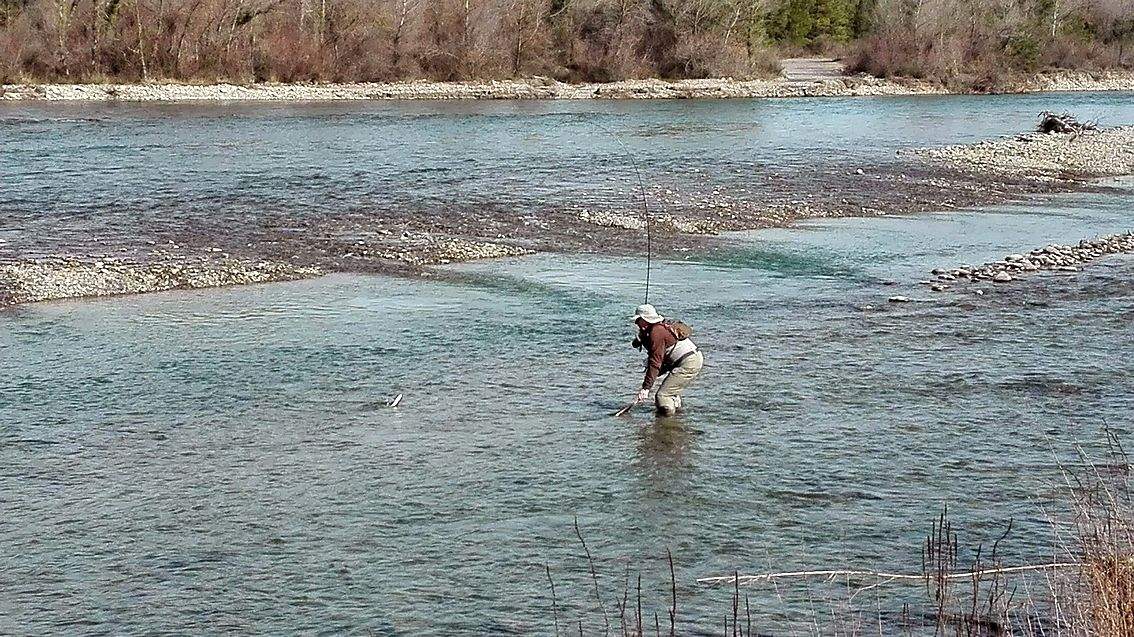 Pescando en Canal de Berdún.