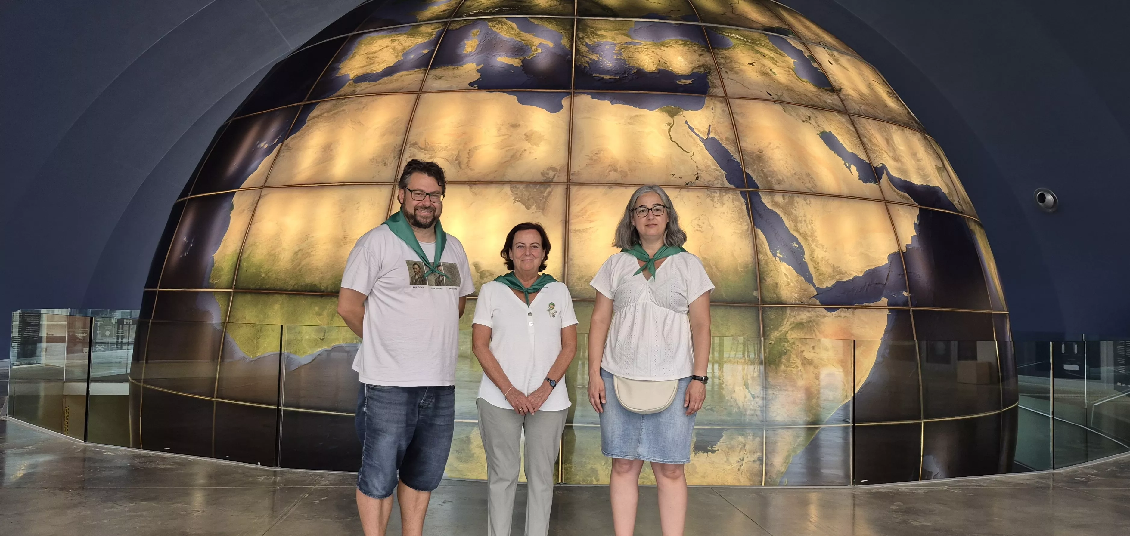 David Vicente, Teruca Moreno y Judith Acín. El Planetario de Aragón se prepara para vivir una tarde histórica con el eclipse total de Sol y las Perseidas. Foto Myriam Martínez 