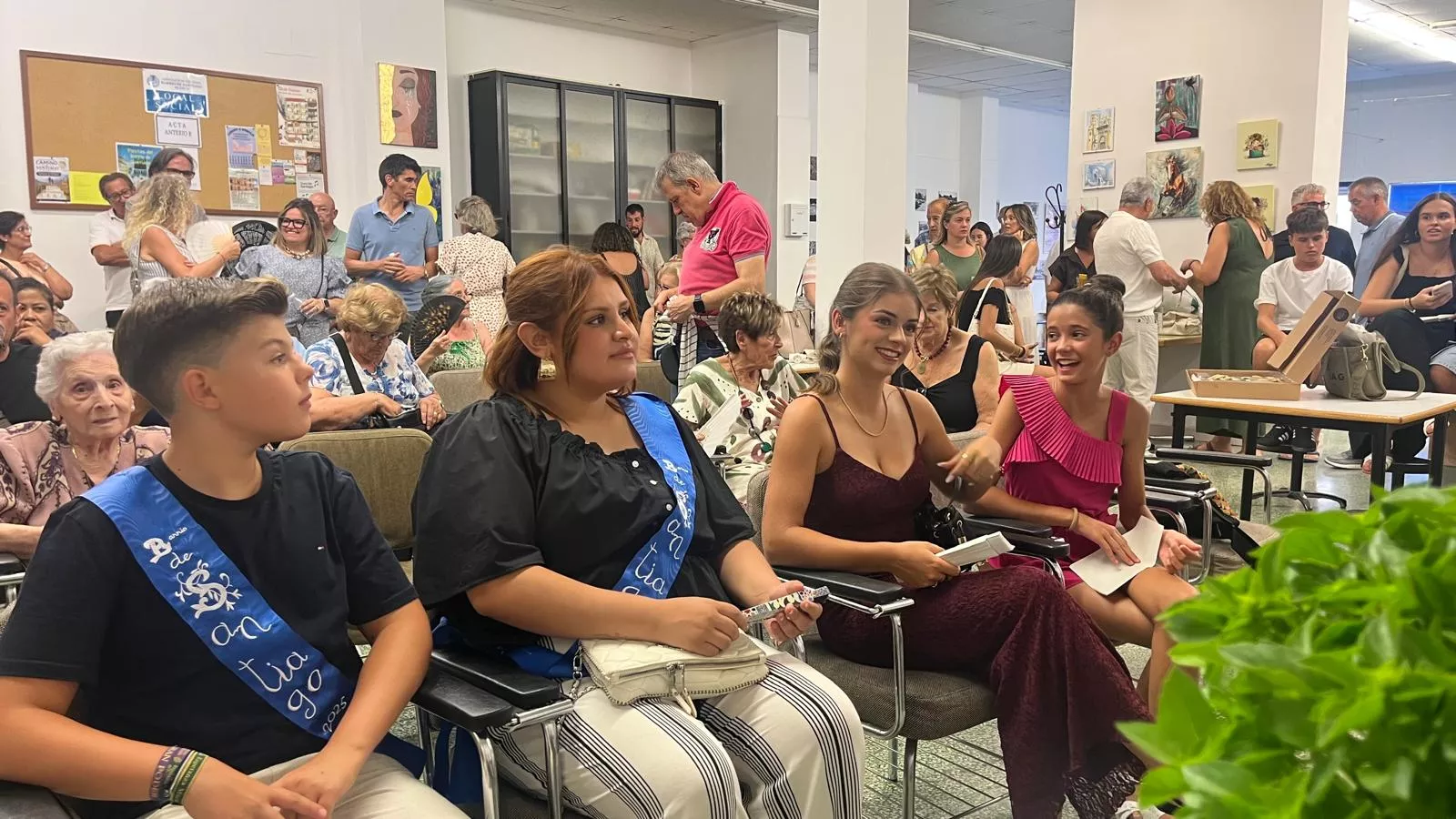 Presentación de mairalesas y homenaje a centenarias en el Barrio de Santiago de Huesca. Foto Mercedes Manterola