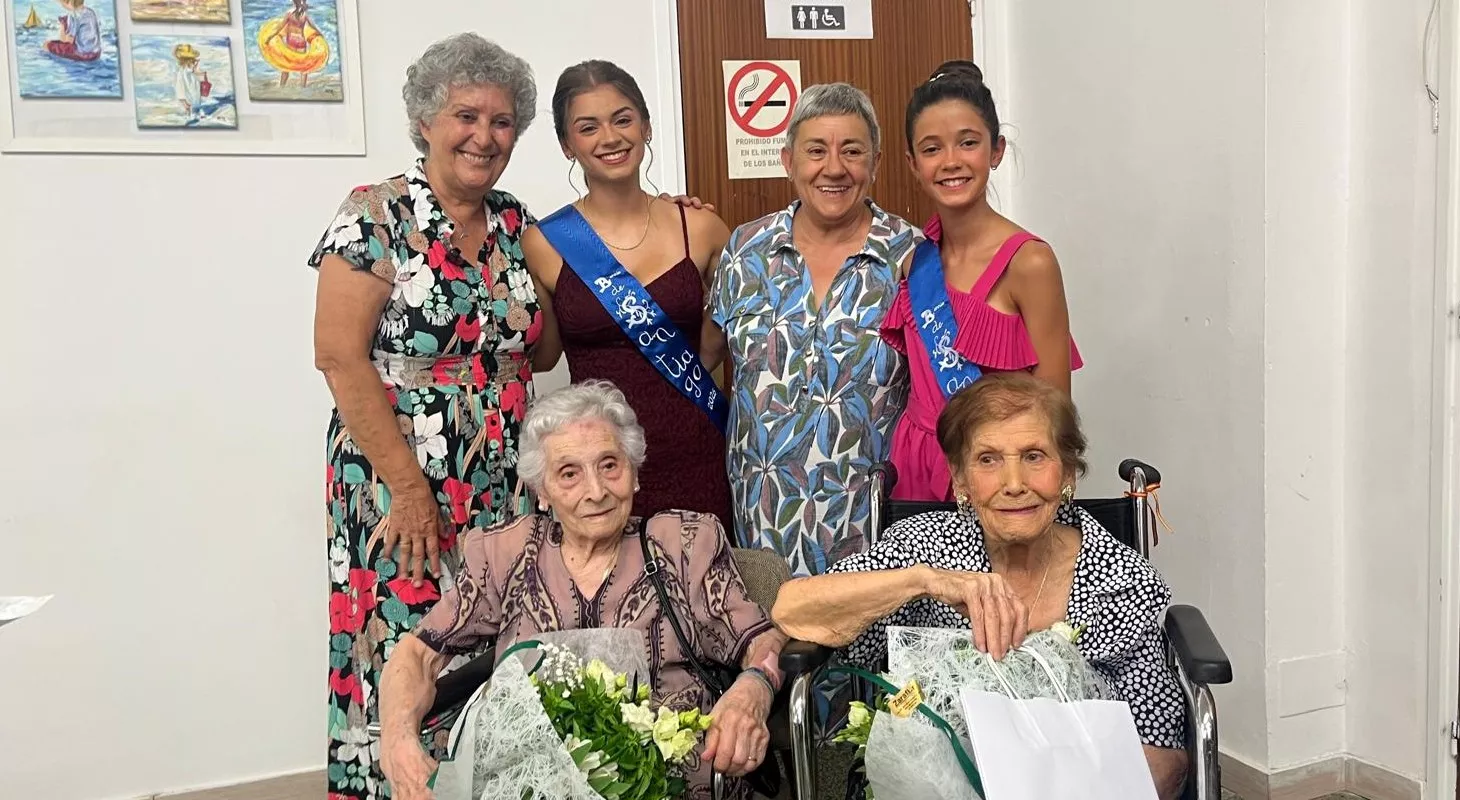 Presentación de mairalesas y homenaje a centenarias en el Barrio de Santiago de Huesca. Foto Mercedes Manterola