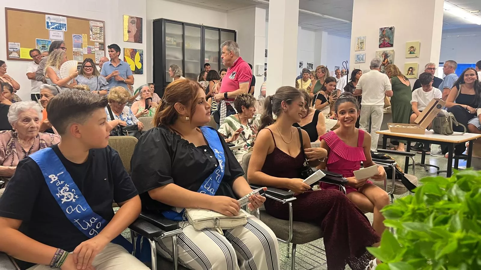 Presentación de mairalesas y homenaje a centenarias en el Barrio de Santiago de Huesca. Foto Mercedes Manterola