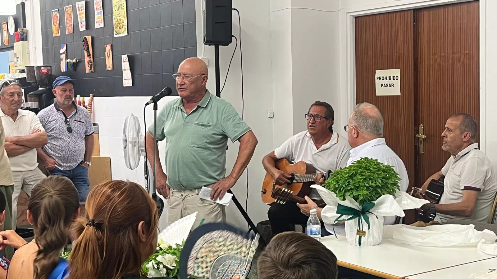 Presentación de mairalesas y homenaje a centenarias en el Barrio de Santiago de Huesca. Foto Mercedes Manterola