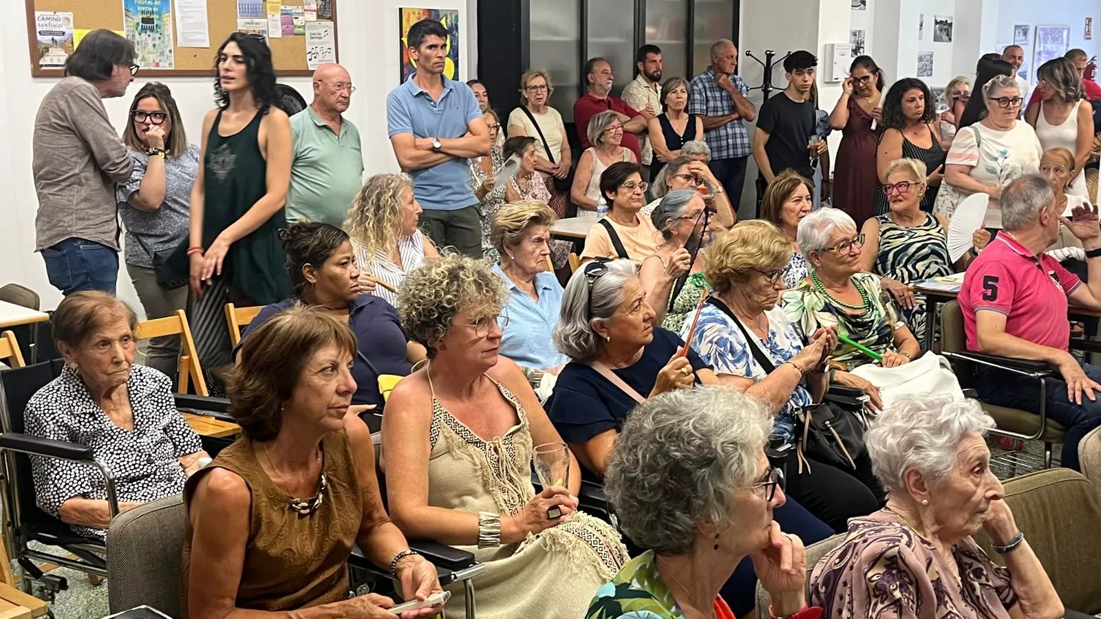 Presentación de mairalesas y homenaje a centenarias en el Barrio de Santiago de Huesca. Foto Mercedes Manterola