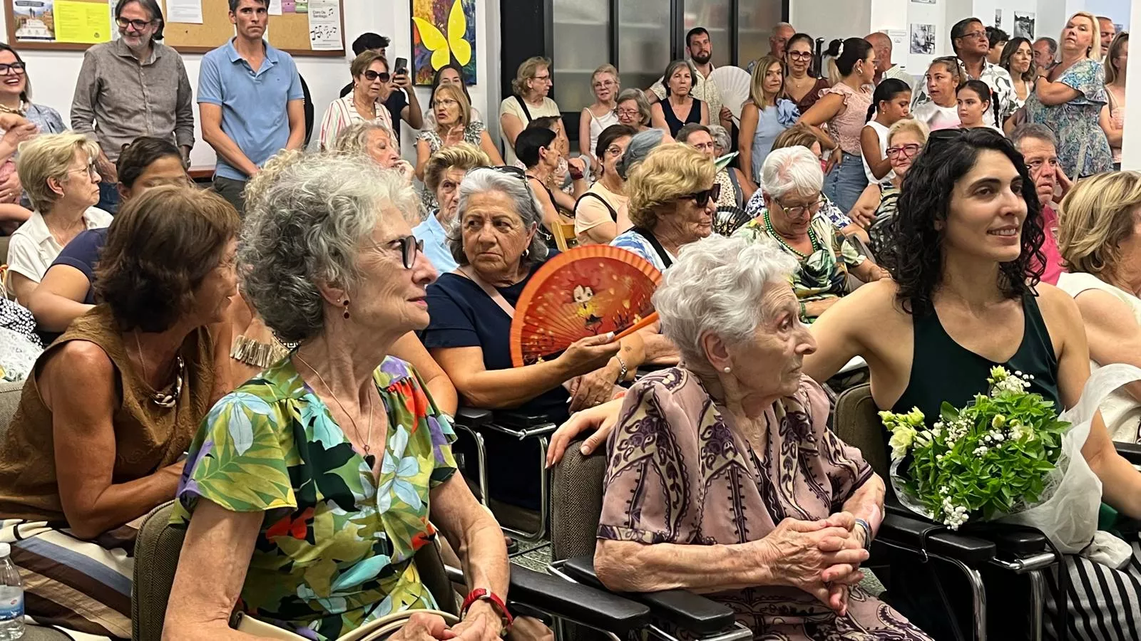 Presentación de mairalesas y homenaje a centenarias en el Barrio de Santiago de Huesca. Foto Mercedes Manterola