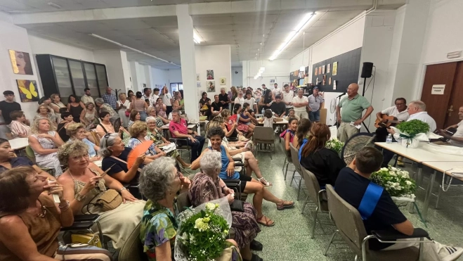 Aspecto de la sede de la Asociación de Vecinos del Barrio de Santiago en el arranque festivo. Foto Mercedes Manterola Aspecto de la sede de la Asociación de Vecinos del Barrio de Santiago en el arranque festivo. Foto Mercedes Manterola