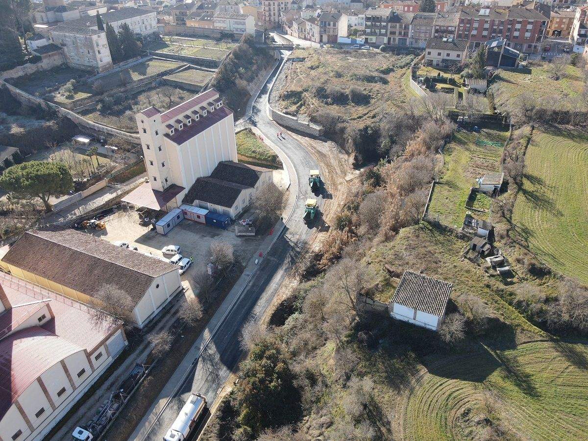 Peatones y vehículos ya pueden circular en Barbastro por la A-1232, una vez finalizadas las obras de la travesía