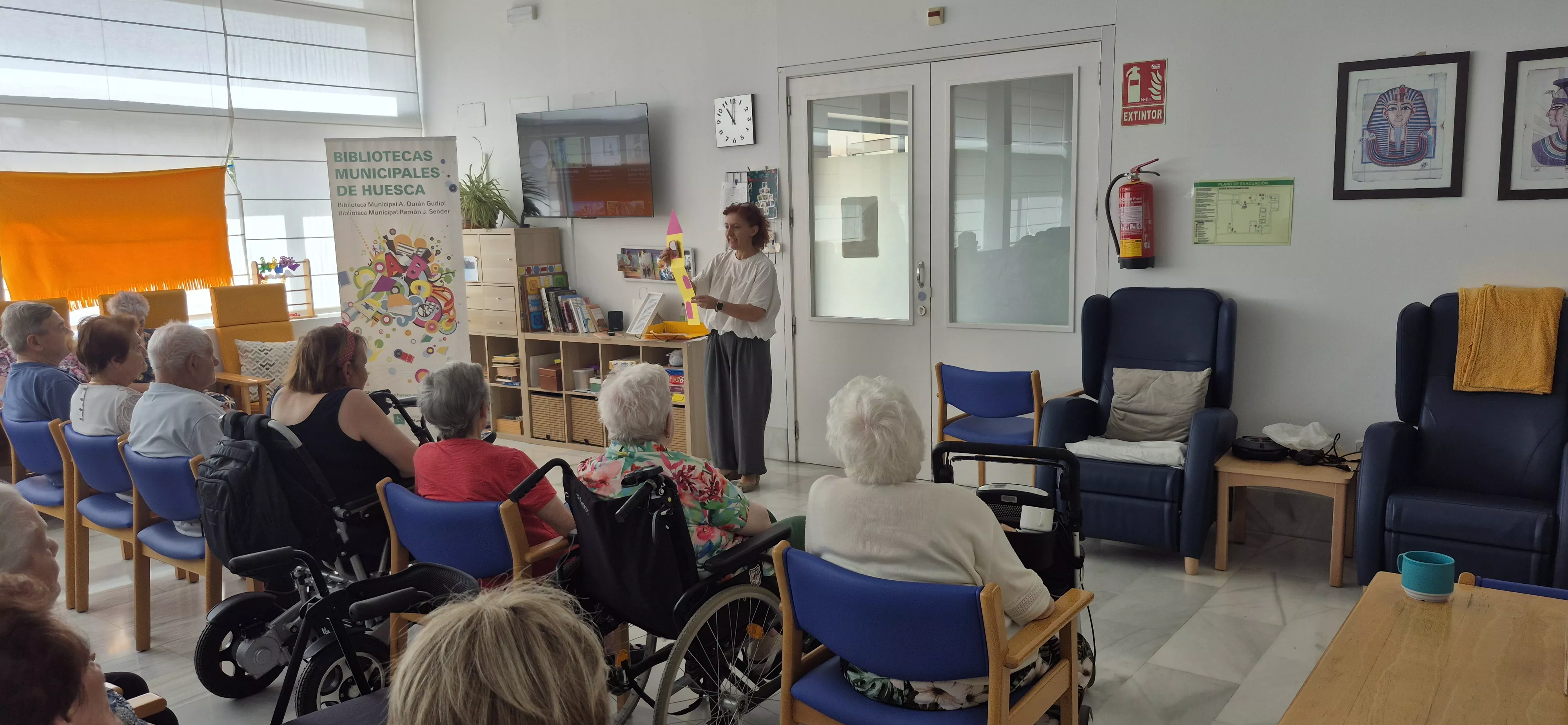 Cuentacuentos de las niñas y niños de la Biblioteca Ramón J. Sender en Casa Aísa. Foto Myriam Martínez