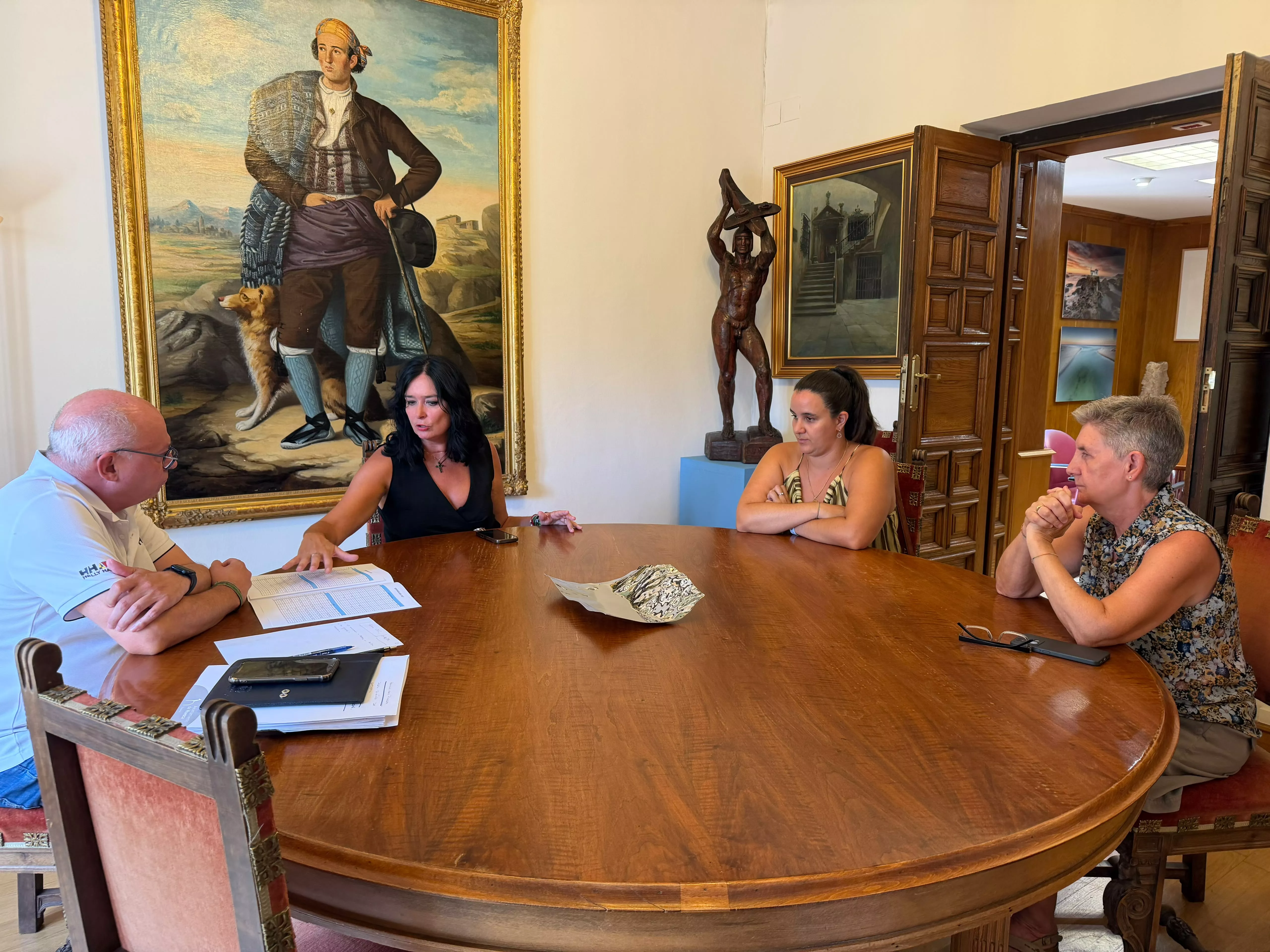 Imagen de la reunión Ayuntamiento-CBF Huesca.