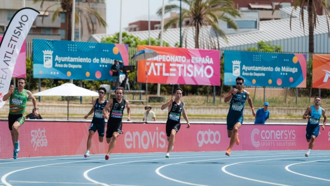 Christian Iguacel, a la izquierda, en la semifinal del 400 Christian Iguacel, a la izquierda, en la semifinal del 400